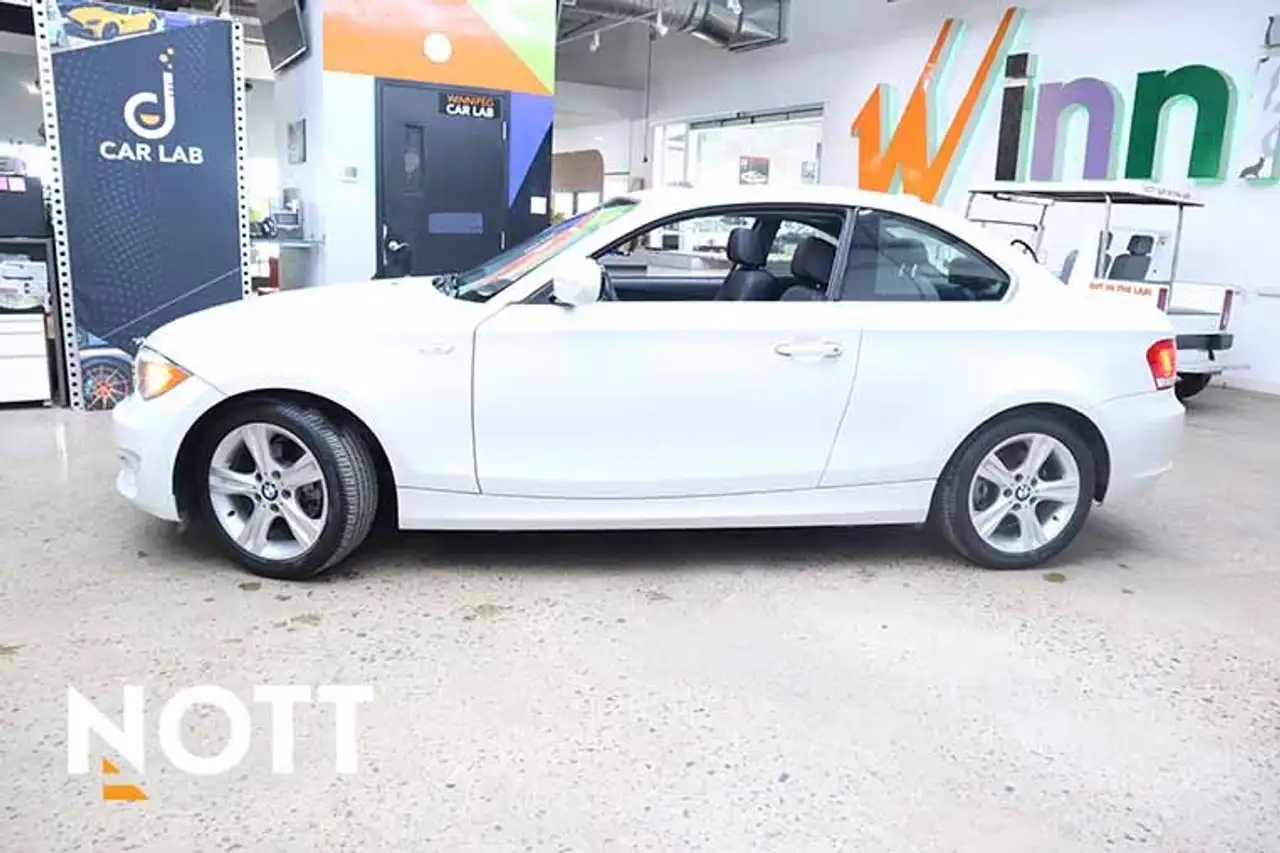 BMW 1 Series снимка BMW 1 Series