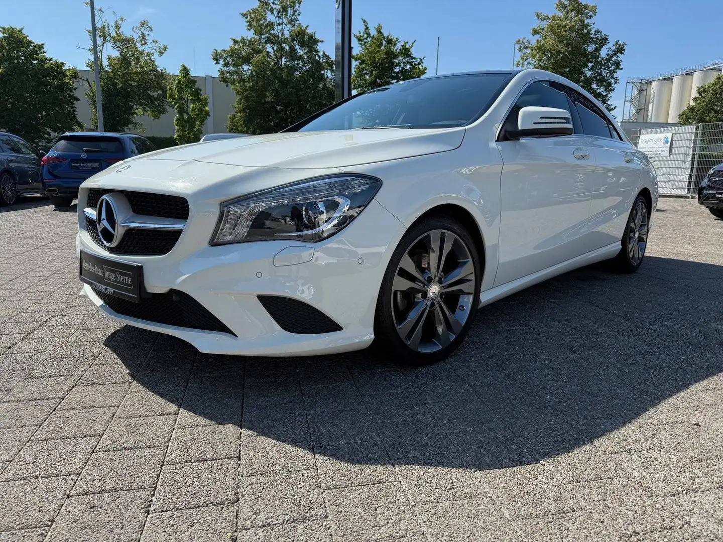 Mercedes-Benz CLA 180 Urban*Pano*Xenon*7G*Navi*Chrom-P*SHZ* Bílá - 2
