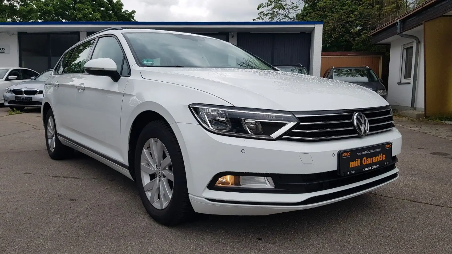 Volkswagen Passat Variant Trendline BMT 1.4 TSI~ Navi ~ PDC Weiß - 1