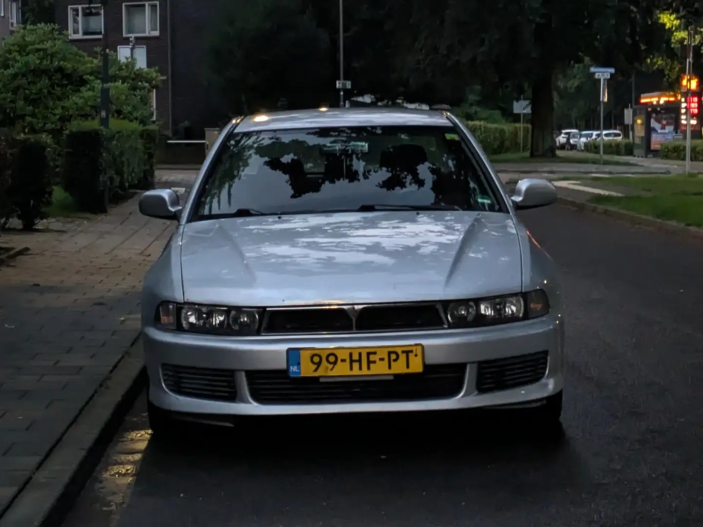 Mitsubishi Galant 2.0i Comfort Silber - 1