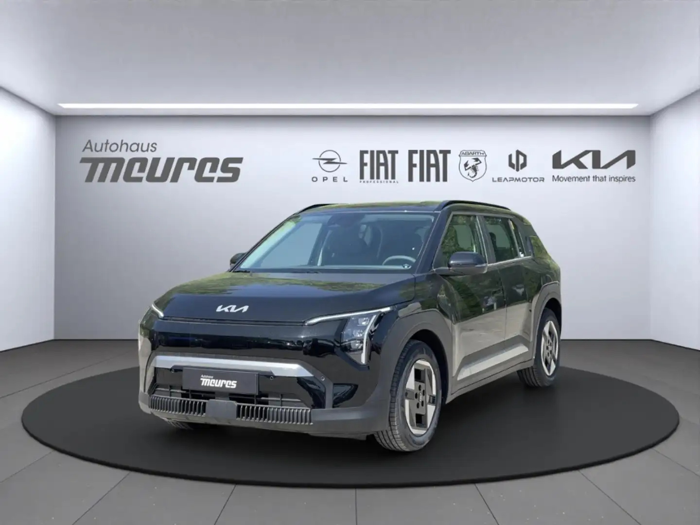 Kia EV3 58.3 kWh Air Wärmepumpe Navi Klimaautom Rückfahrka Zwart - 1