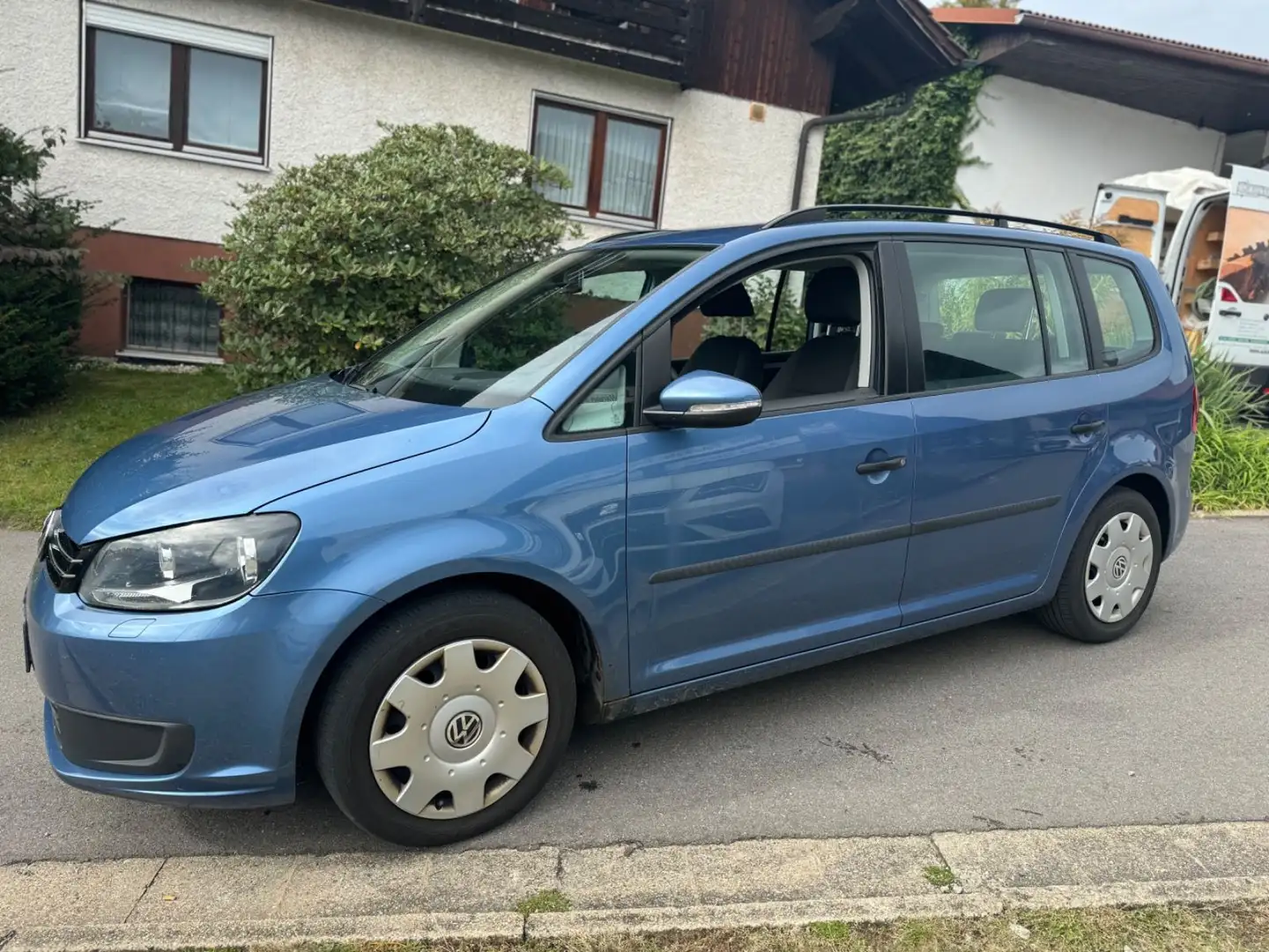 Volkswagen Touran Trendline 7 Sitze AHK Blauw - 2