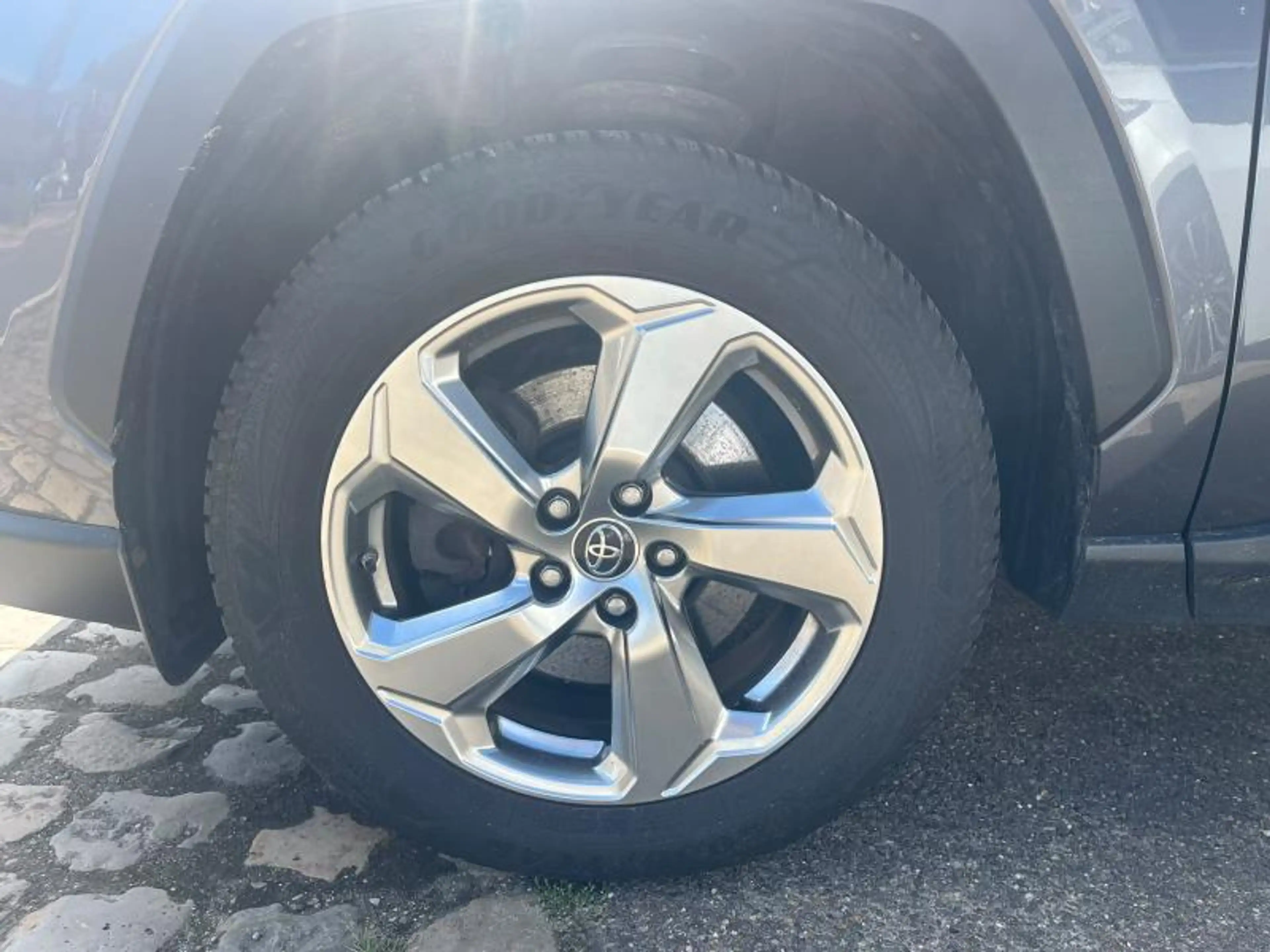 Toyota RAV 4 Premium — photo 3