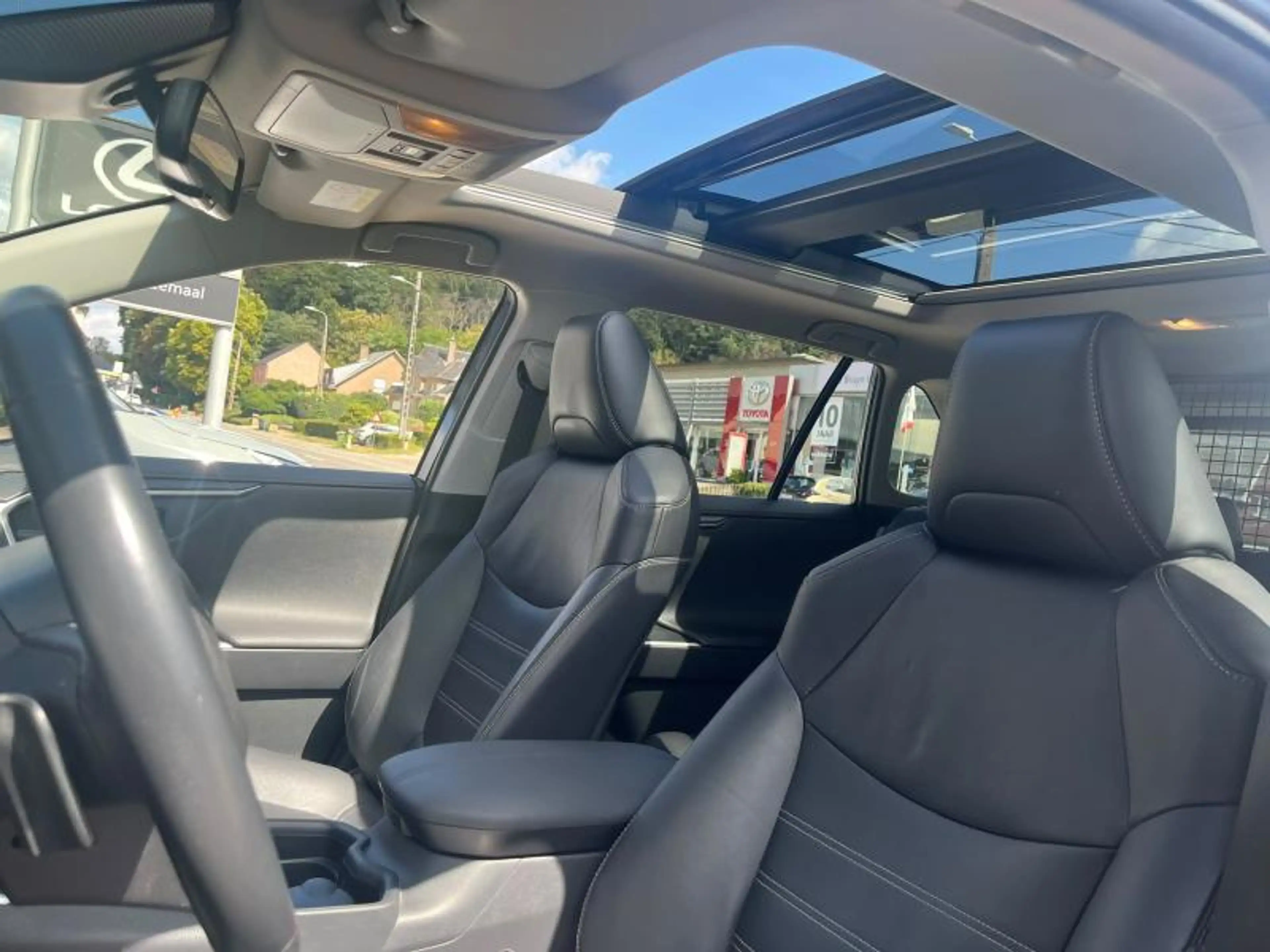 Toyota RAV 4 Premium — photo 6