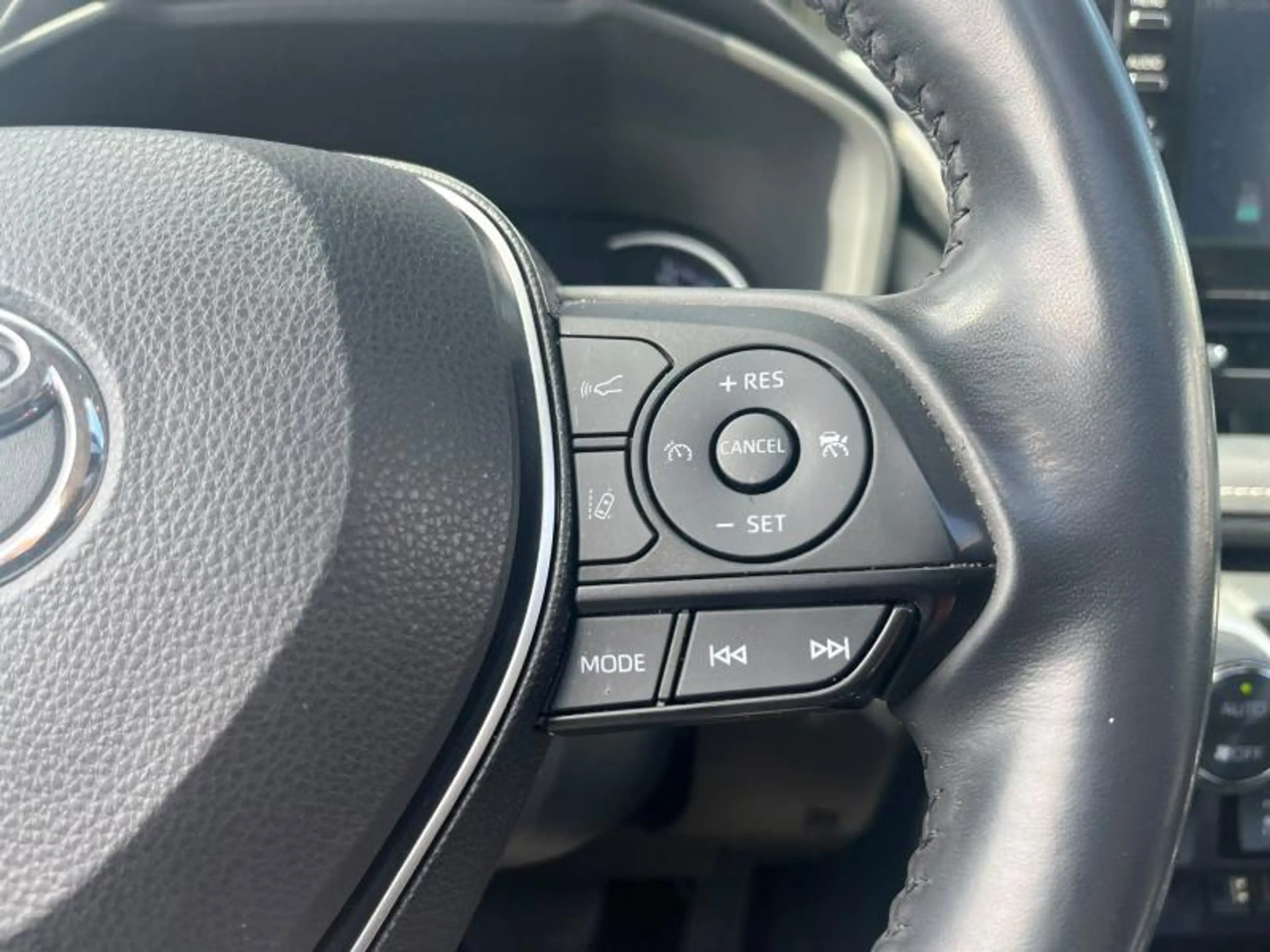 Toyota RAV 4 Premium — photo 12