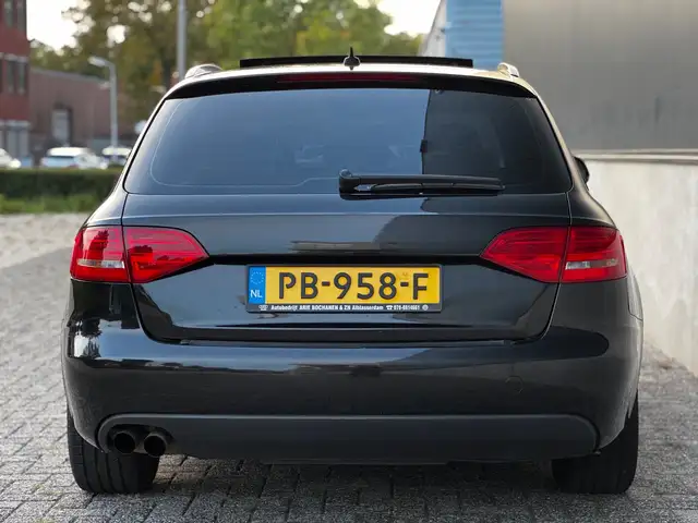 Audi A4 view 4