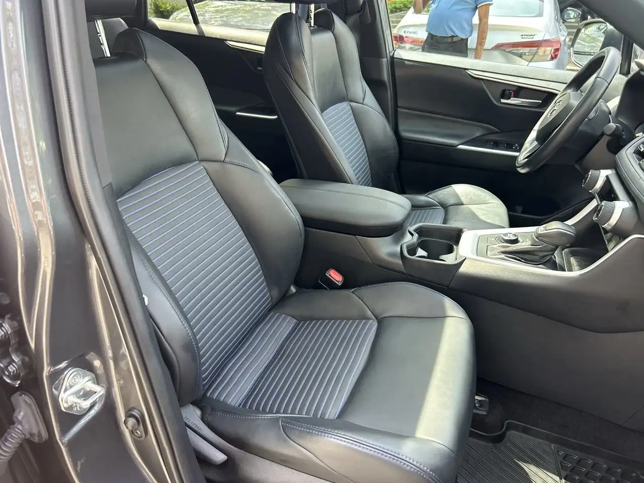 Toyota RAV 4 снимка Toyota RAV 4