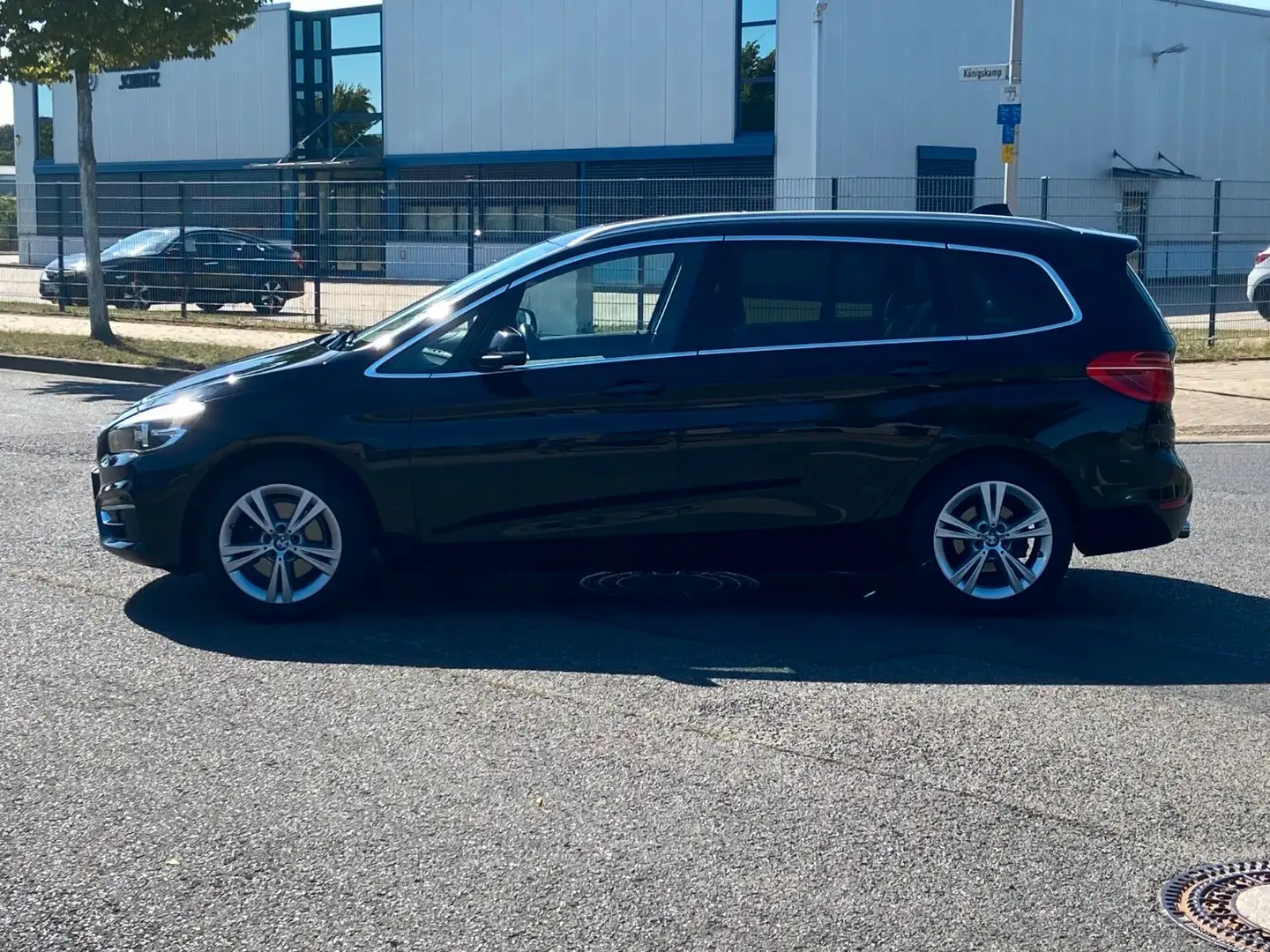 BMW 218 2 Gran Tourer 218 i Luxury Line*Klima*PDC*SHZ* Schwarz - 2