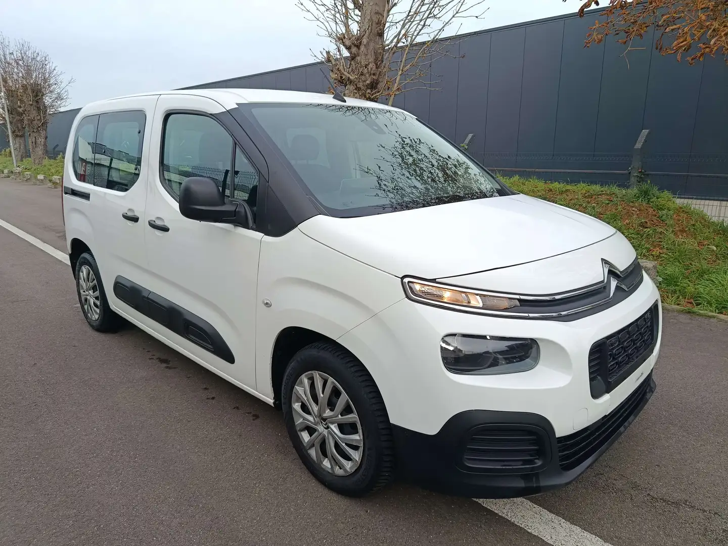 Citroen Berlingo Berlingo 1.2 essence 5 places Blanc - 2