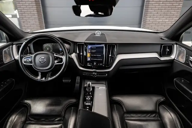 Volvo XC60 view 2