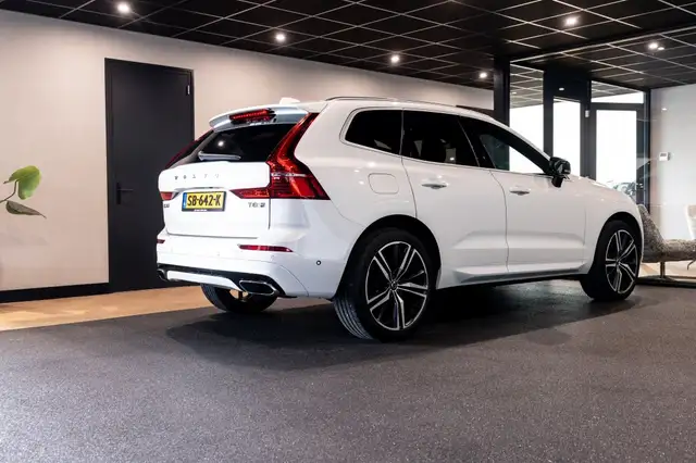 Volvo XC60 view 3