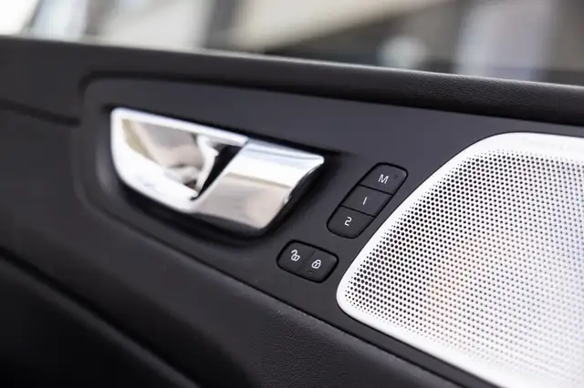 Volvo XC60 view 23