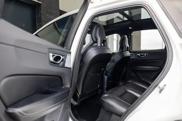 Volvo XC60 view 7
