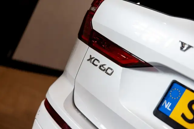 Volvo XC60 view 30