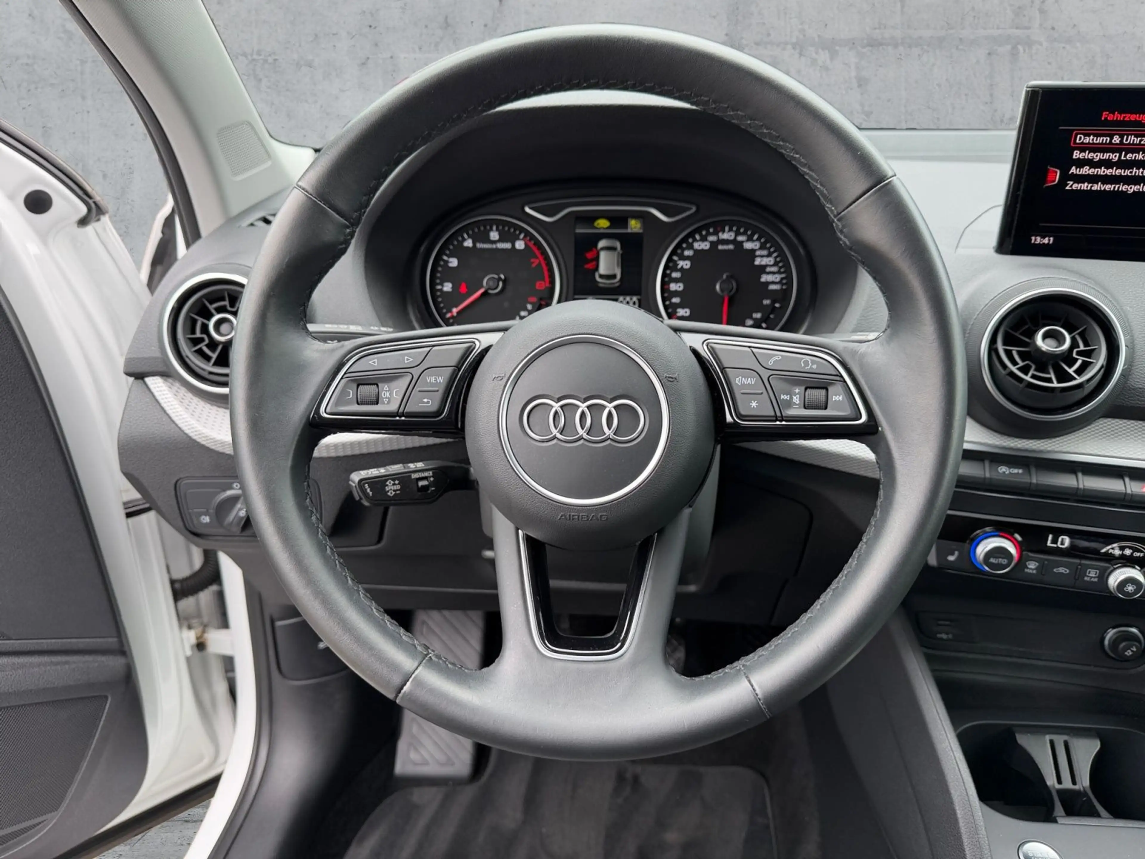 Audi Q2 30 TFSI LED+PDC+ACC+SHZ+16"LM — photo 10