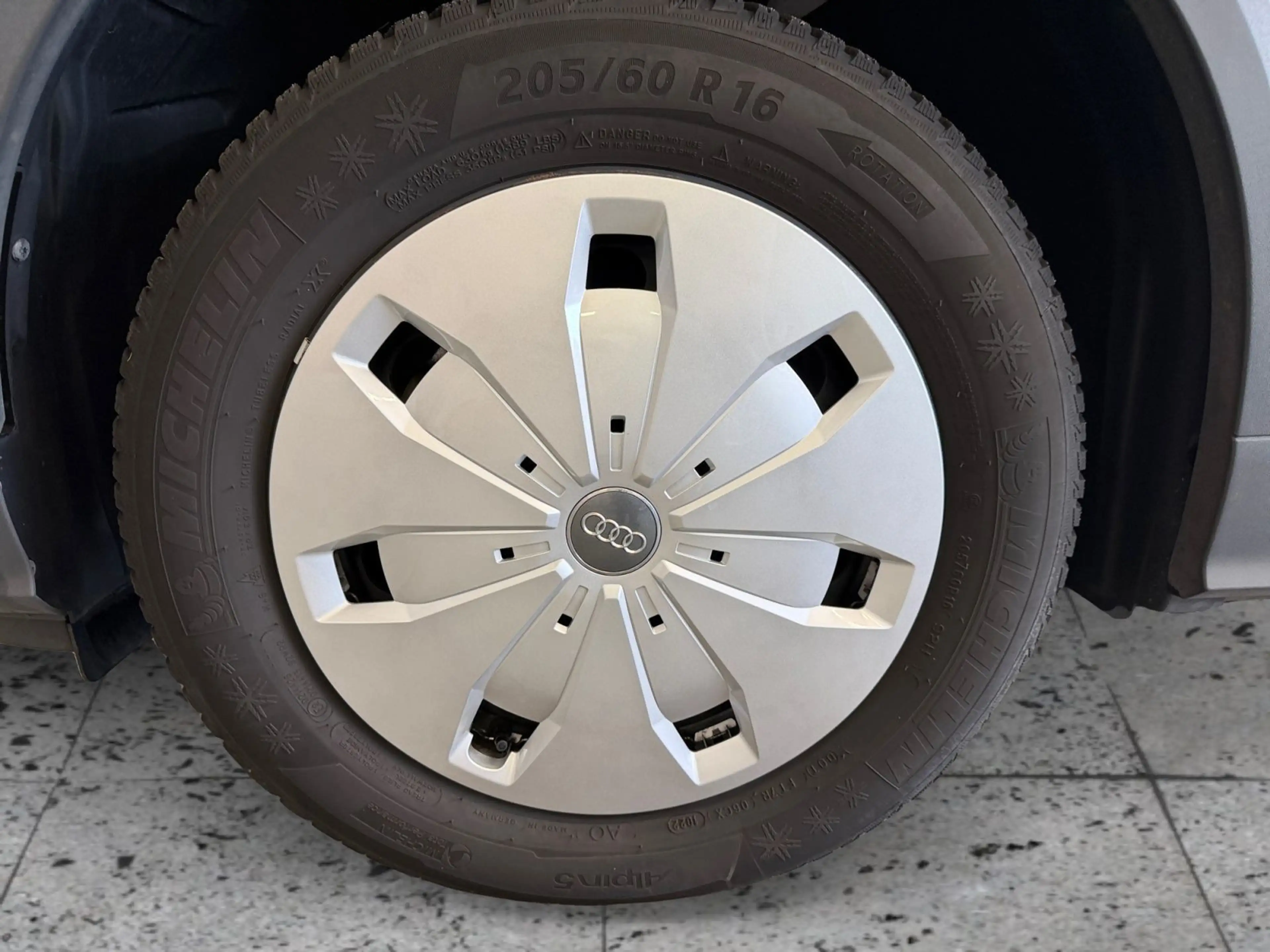 Audi Q2 30 TFSI LED+PDC+ACC+SHZ+16"LM — photo 8