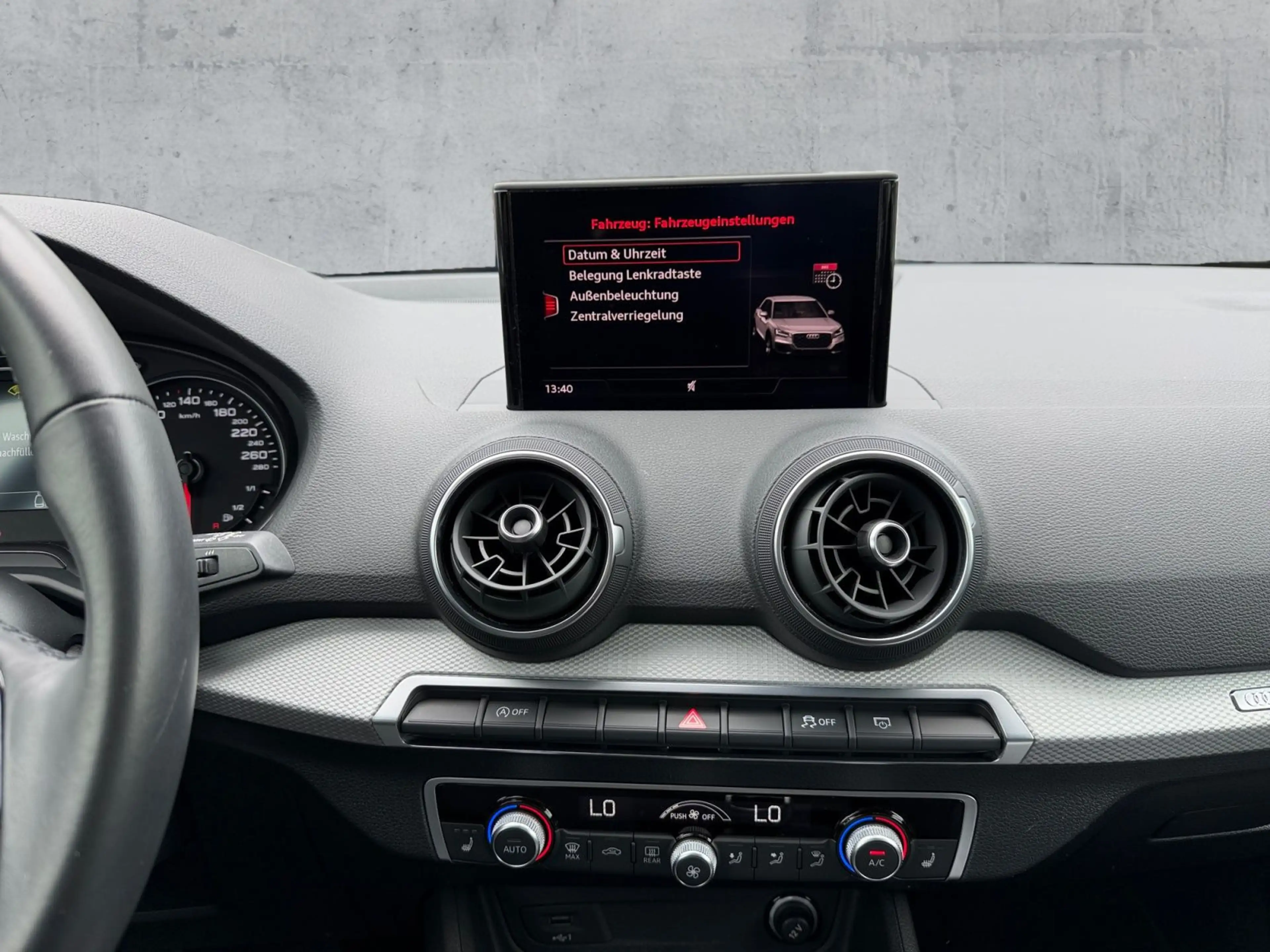 Audi Q2 30 TFSI LED+PDC+ACC+SHZ+16"LM — photo 11