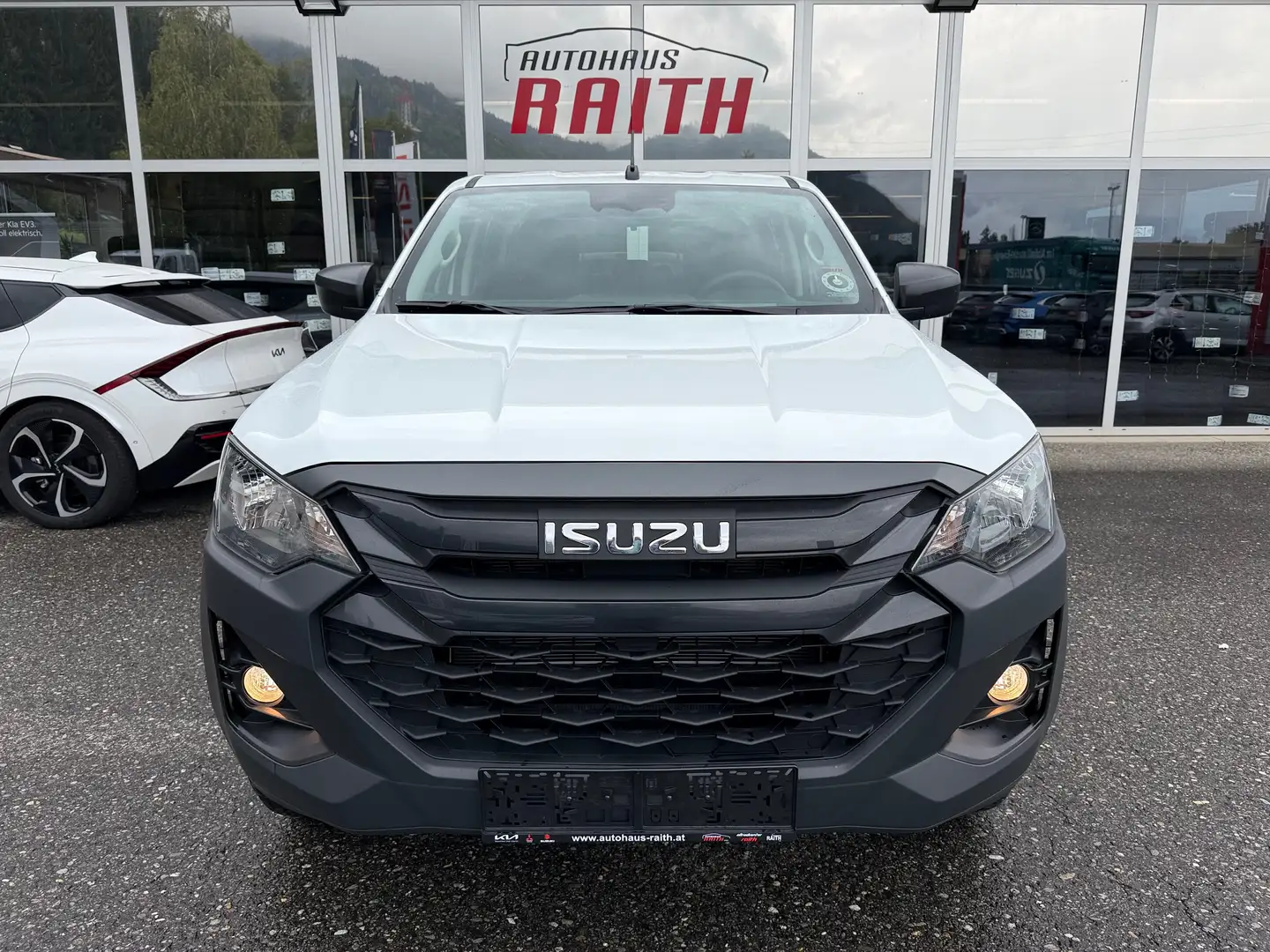 Isuzu D-Max Double Cab 4x4 L 6AT Weiß - 2