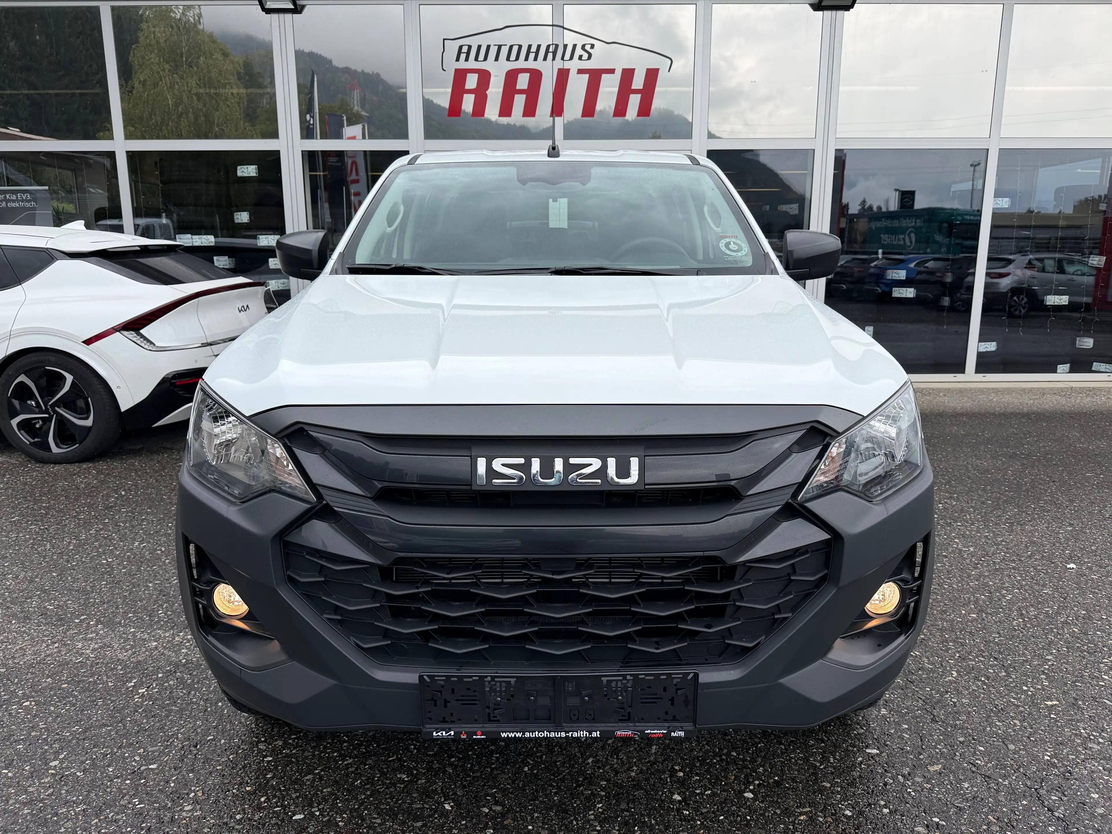 Isuzu D-Max Double Cab 4x4 L 6AT — photo 2
