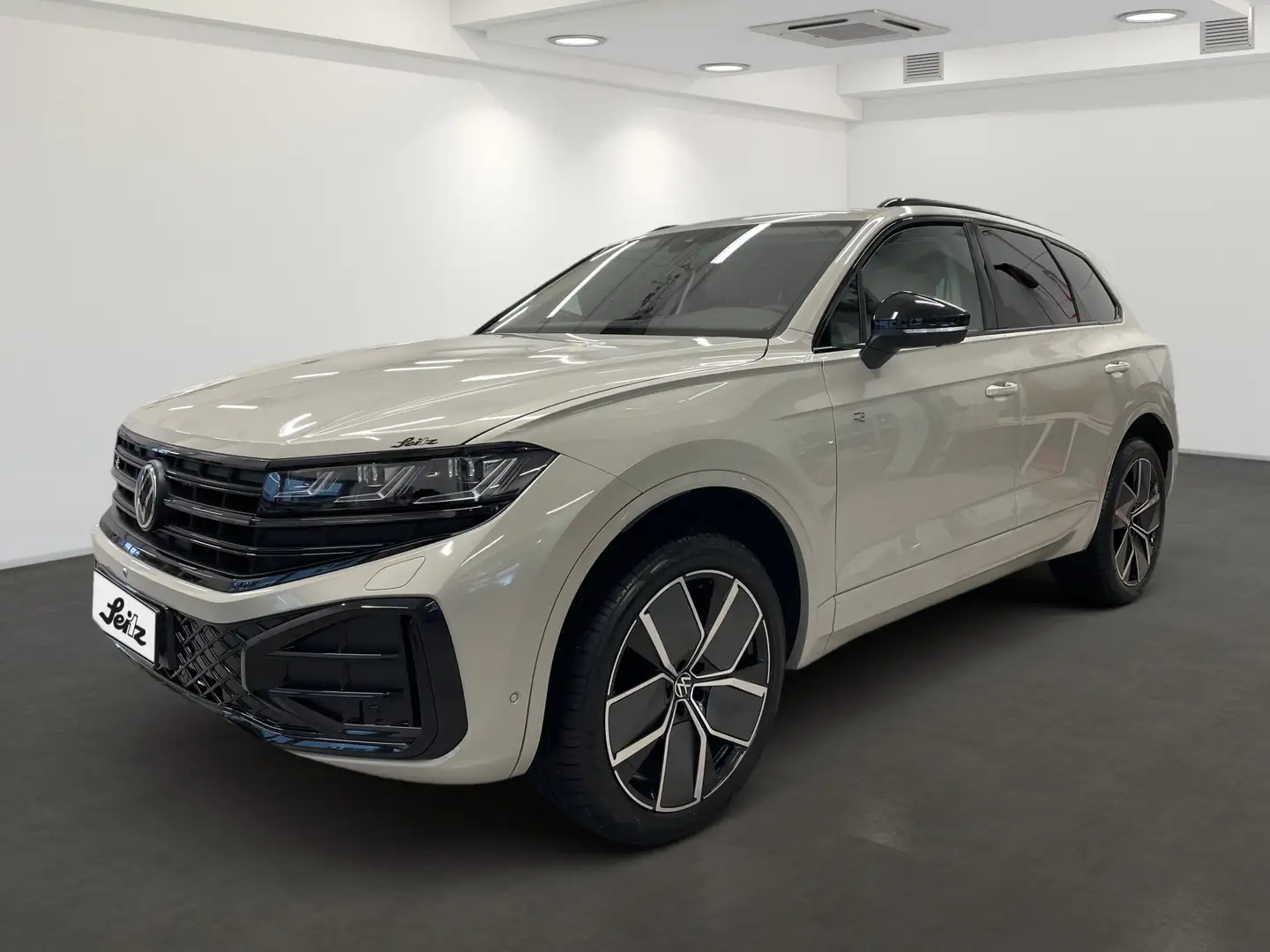 Volkswagen Touareg 3.0 TDI 4M R-Line *AHK*HEAD-UP*PANO* Beige - 2