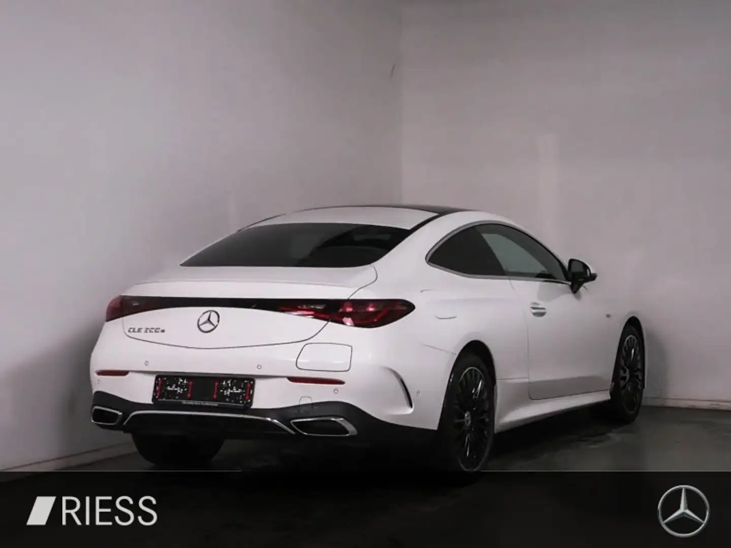 Mercedes-Benz CLE 300 e AMG PREMIUM 360 DIGITAL PANO MEMORY Weiß - 2