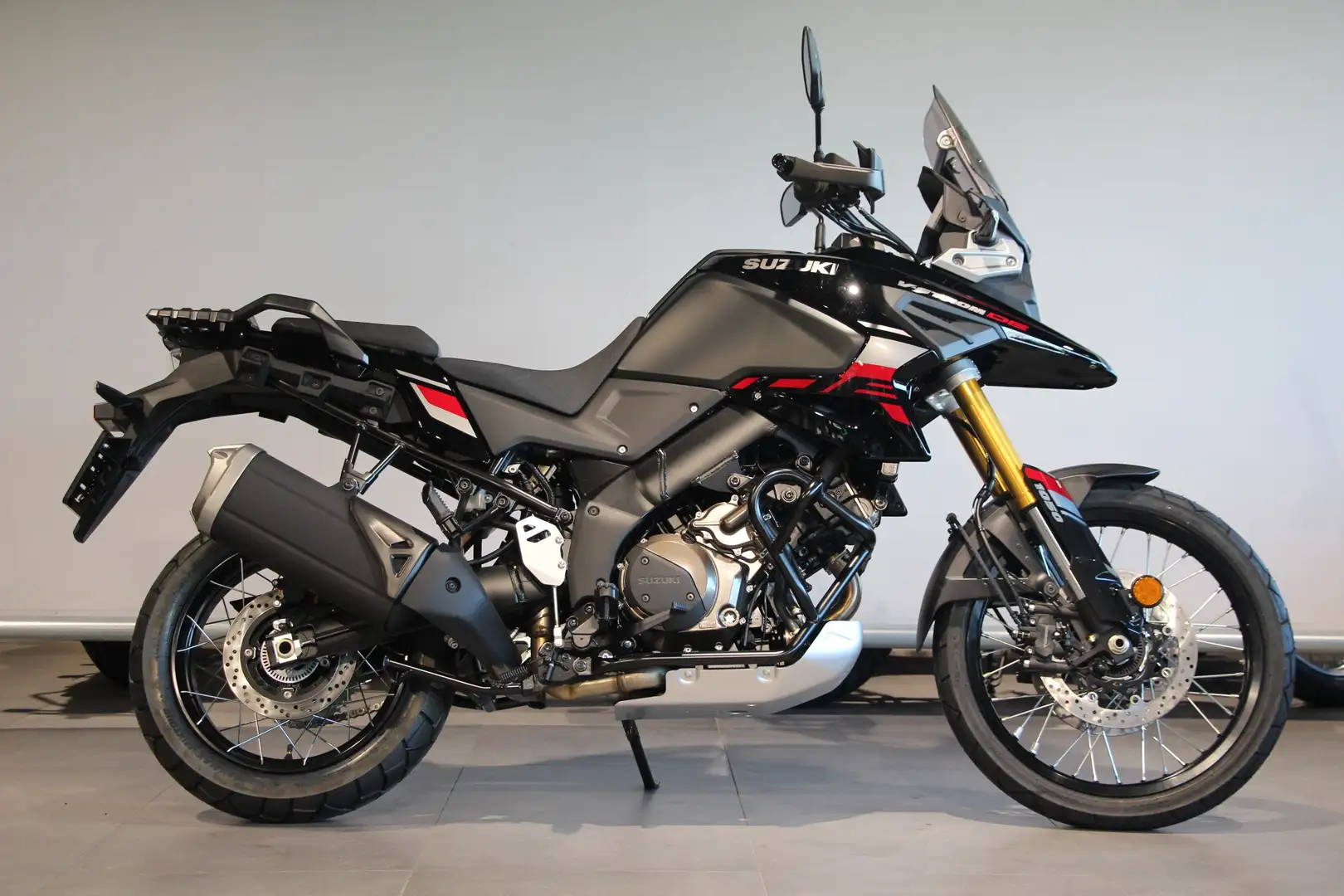 Suzuki V-Strom 1050DE Zwart - 1
