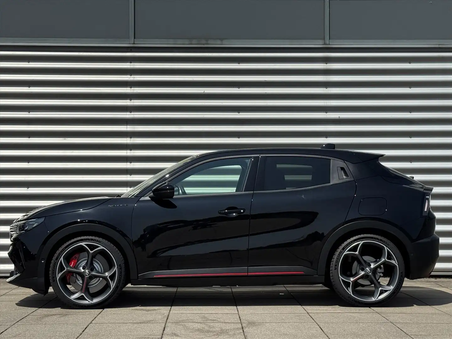 Alfa Romeo Junior 54 kWh 280pk Elettrica Veloce Navigatie | Full LED Zwart - 2