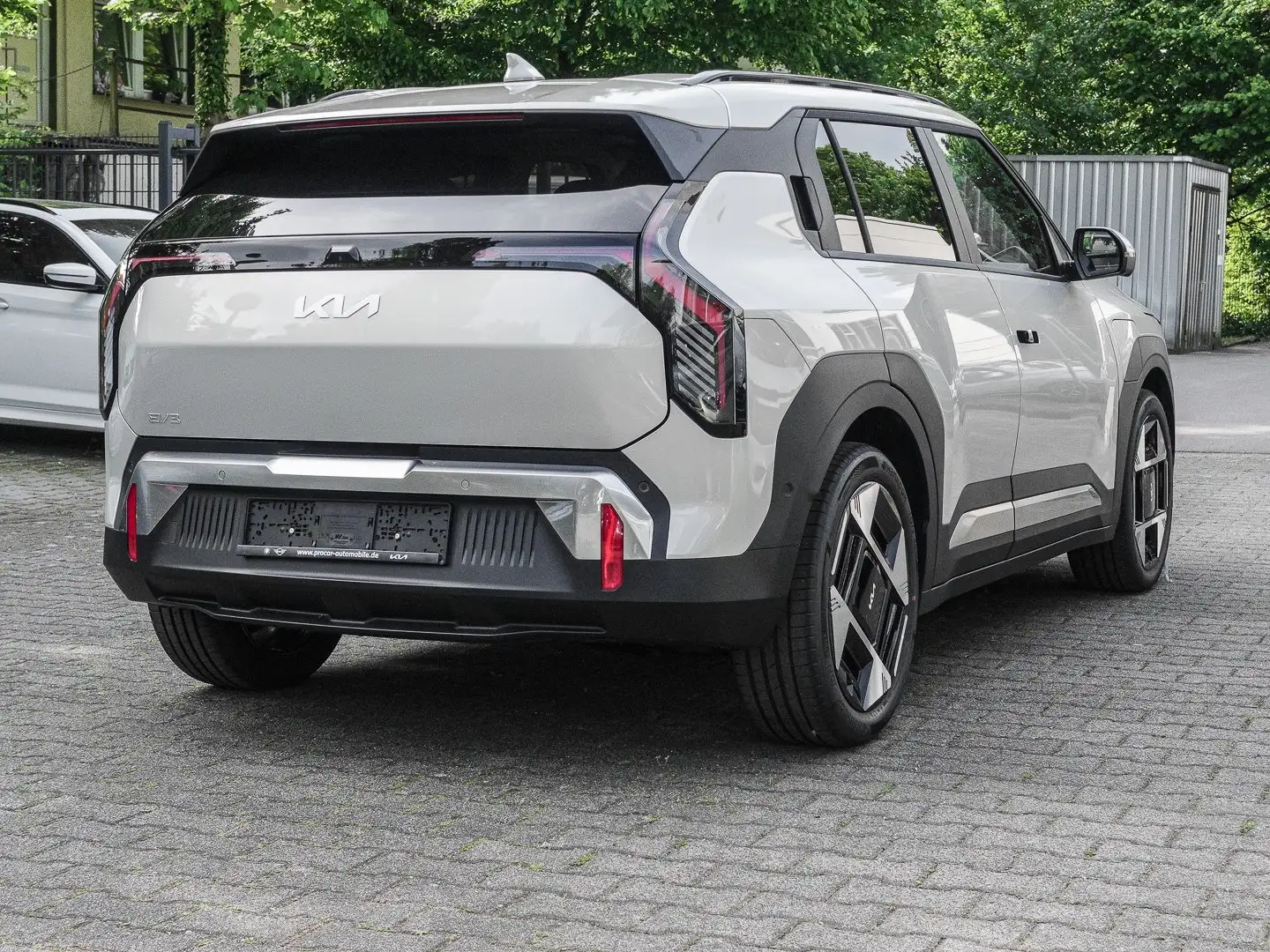 Kia EV3 81.4 kWh Earth LED RFK 360 Grad Kamera Silber - 2