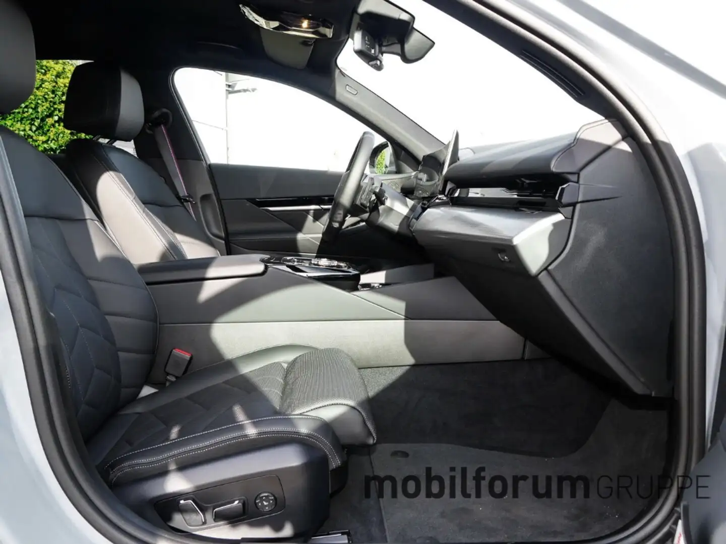 BMW 520 d M-Sport Pro ACC AHK StandHZG Klimasitze Grau - 2