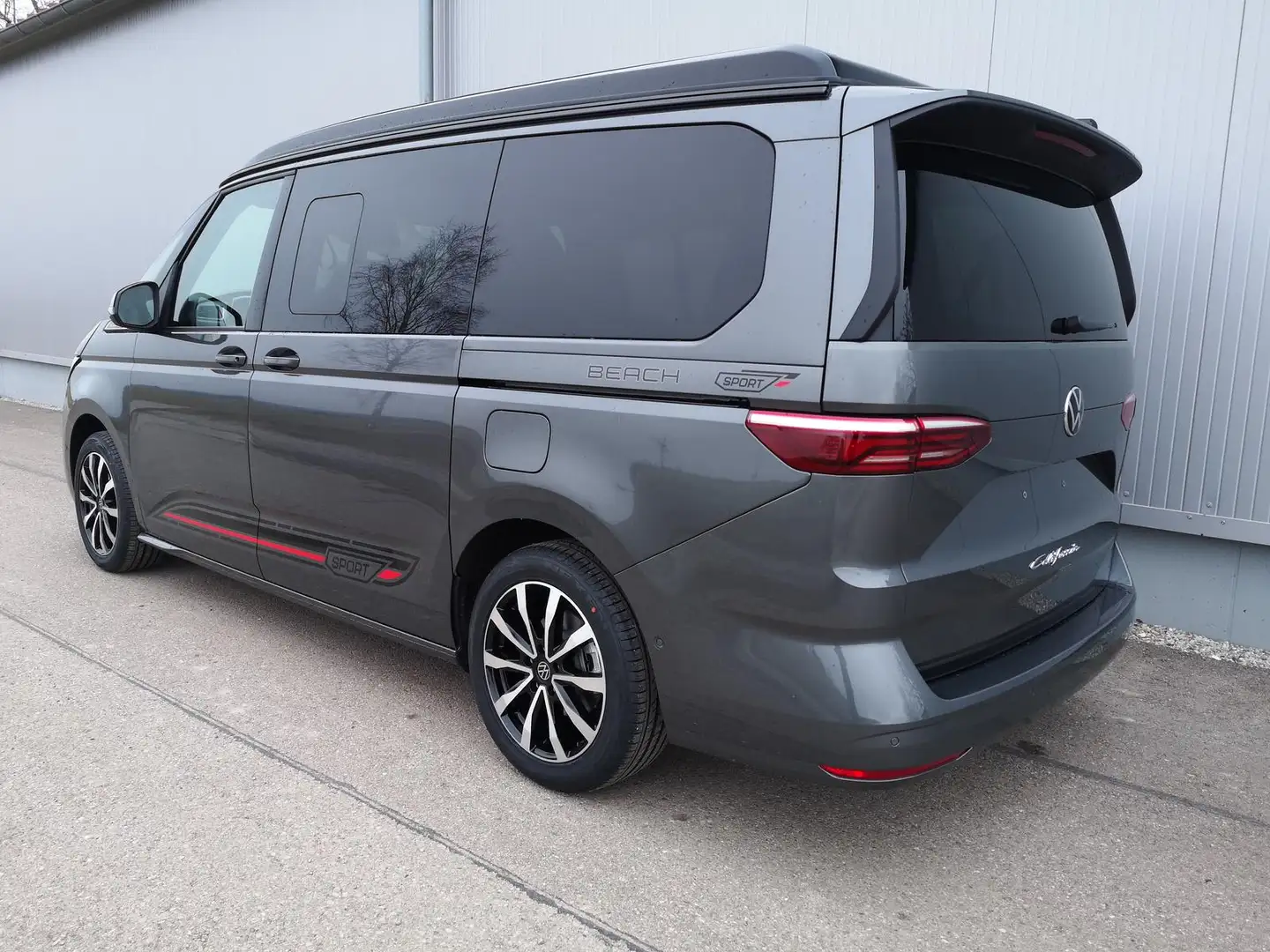 Volkswagen T7 California T7 2.0TDI DSG California Beach Sport Edition 8 Fac Szürke - 2