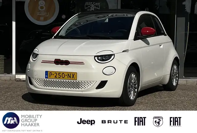 Fiat 500C RED Edition | Apple/Android | Verkeersbord detecti