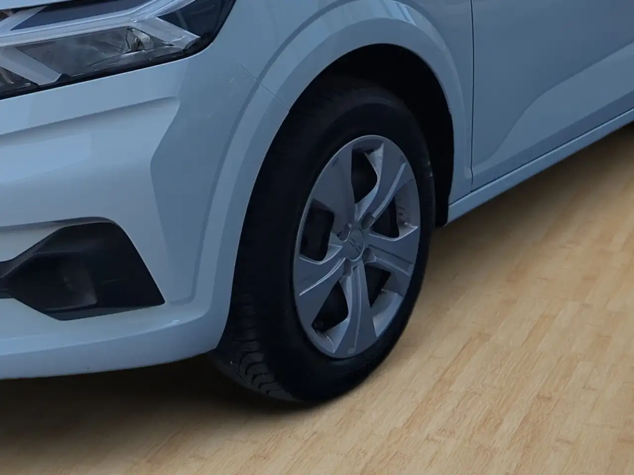 Dacia Sandero Essential 6