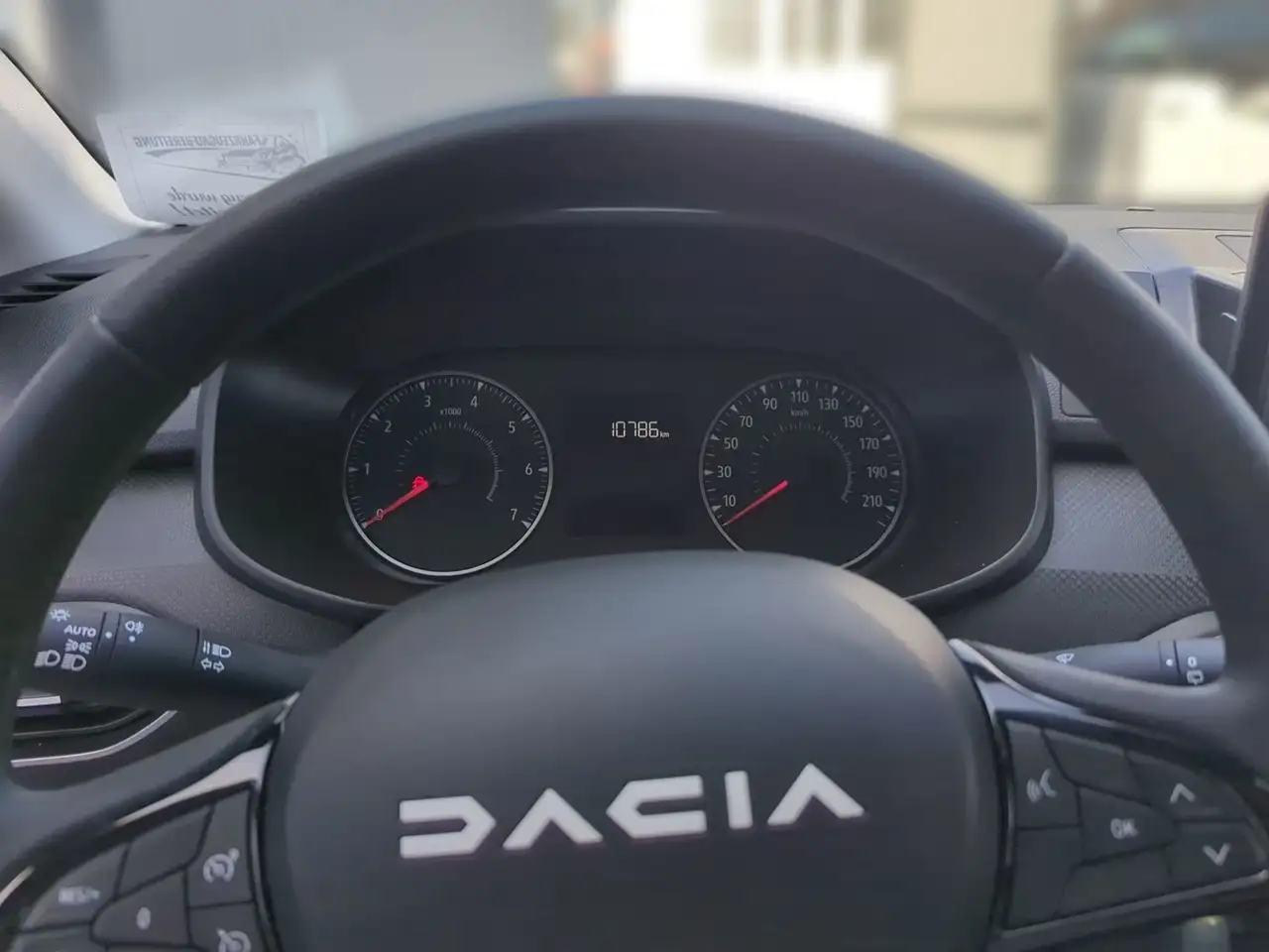 Dacia Sandero Essential 8