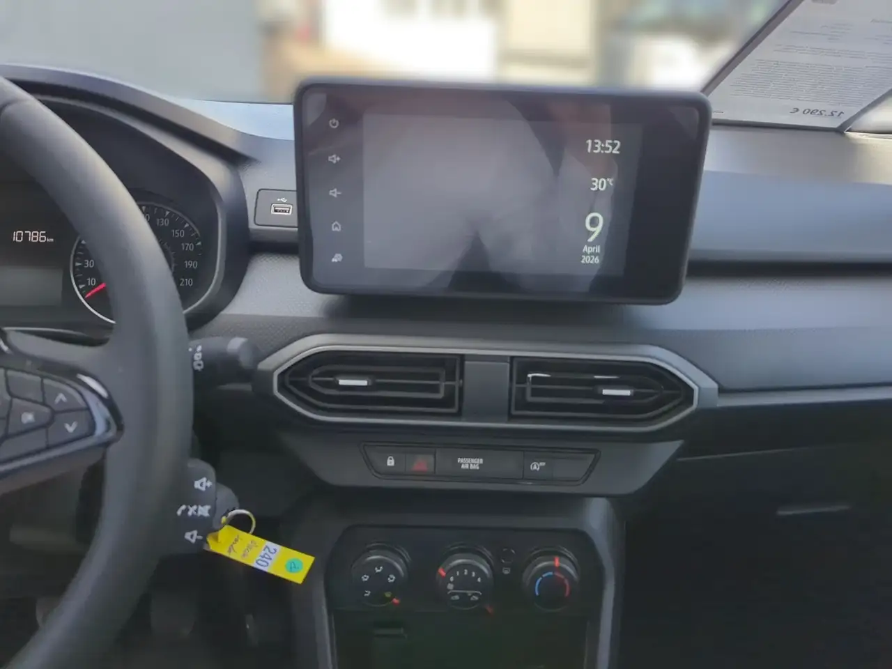 Dacia Sandero Essential 9