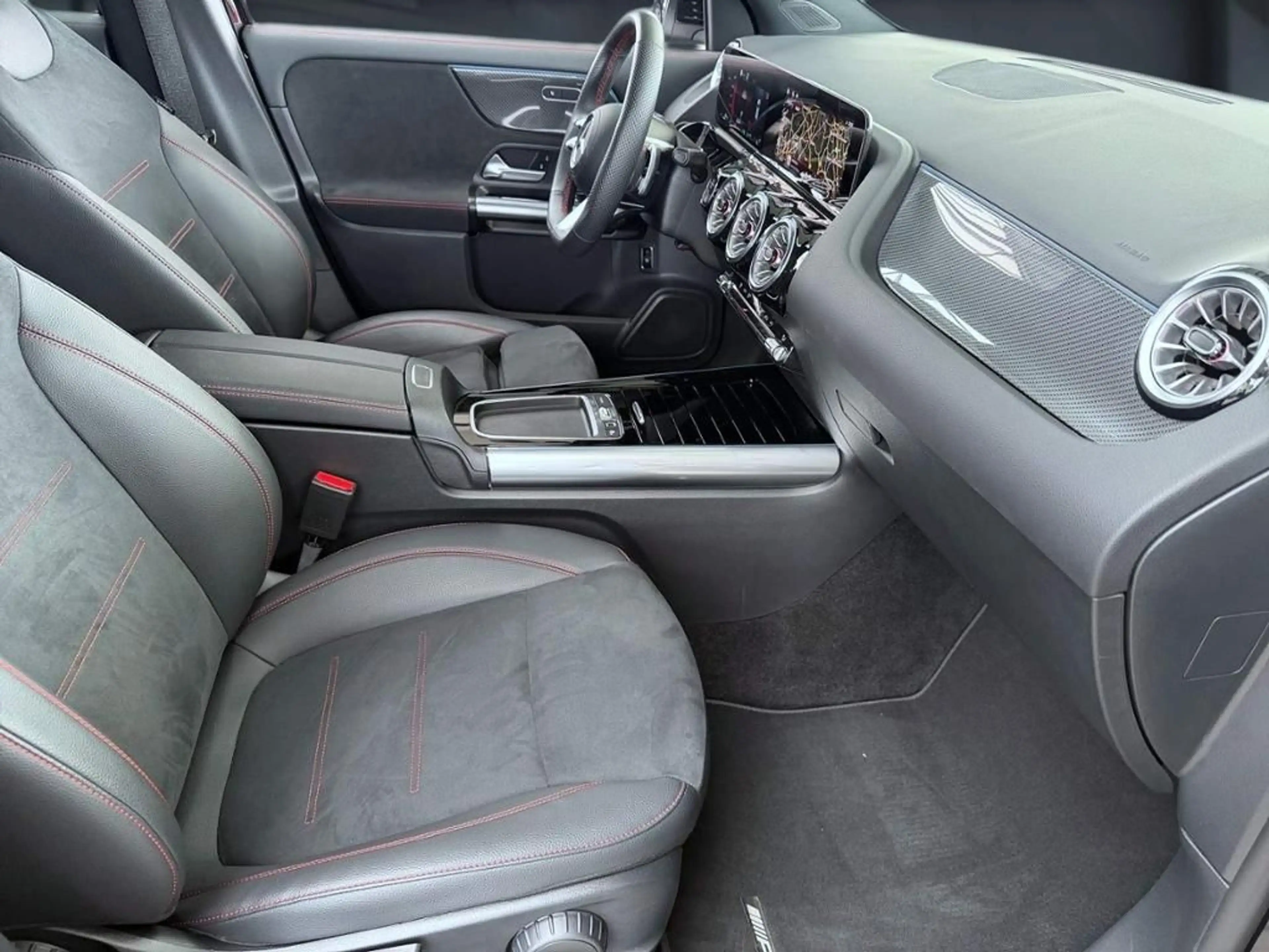 Mercedes-Benz GLA 200 AMG, Pano-D, DISTR., 360°, HANDS-FREE — photo 6