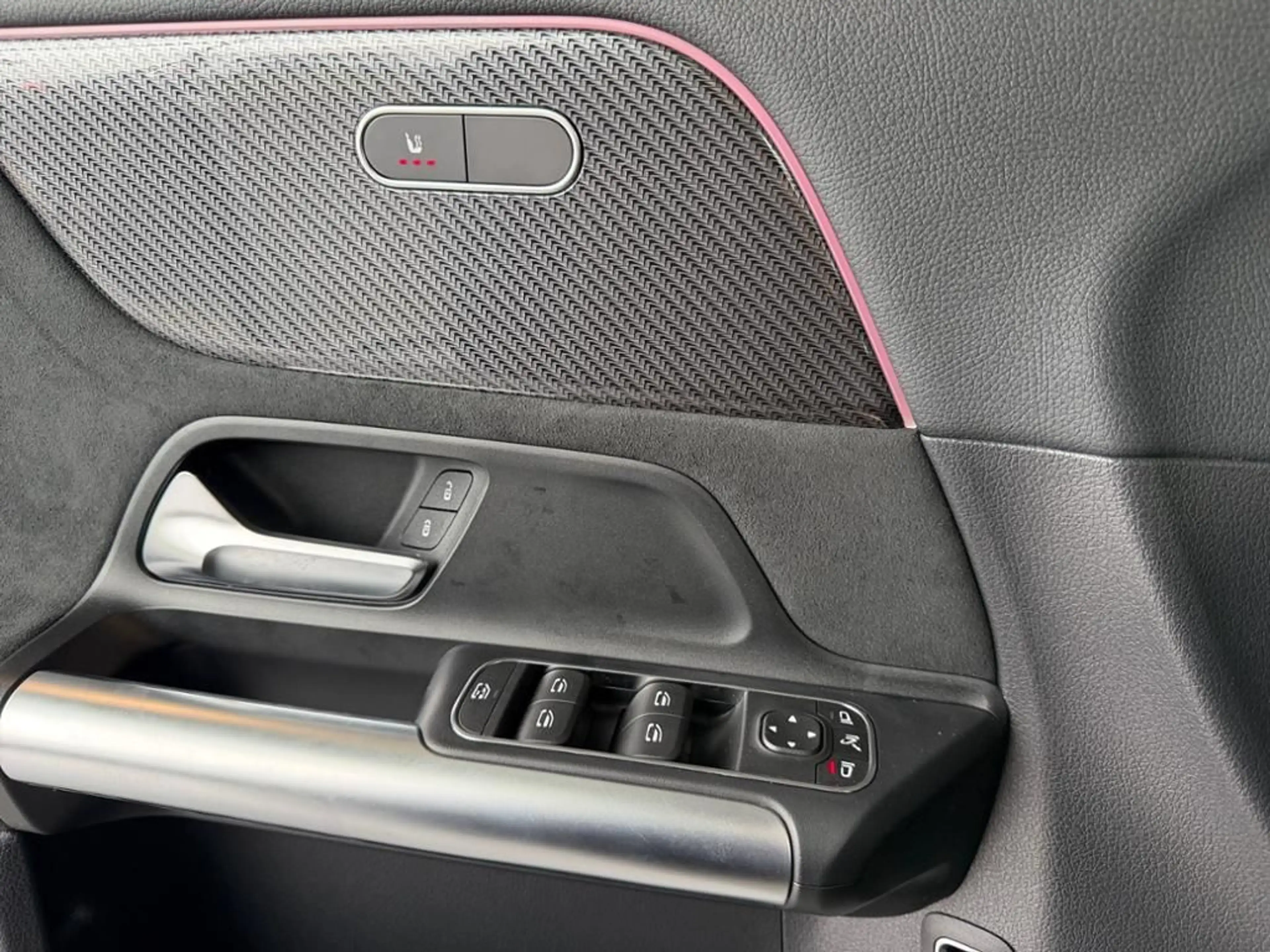 Mercedes-Benz GLA 200 AMG, Pano-D, DISTR., 360°, HANDS-FREE — photo 12