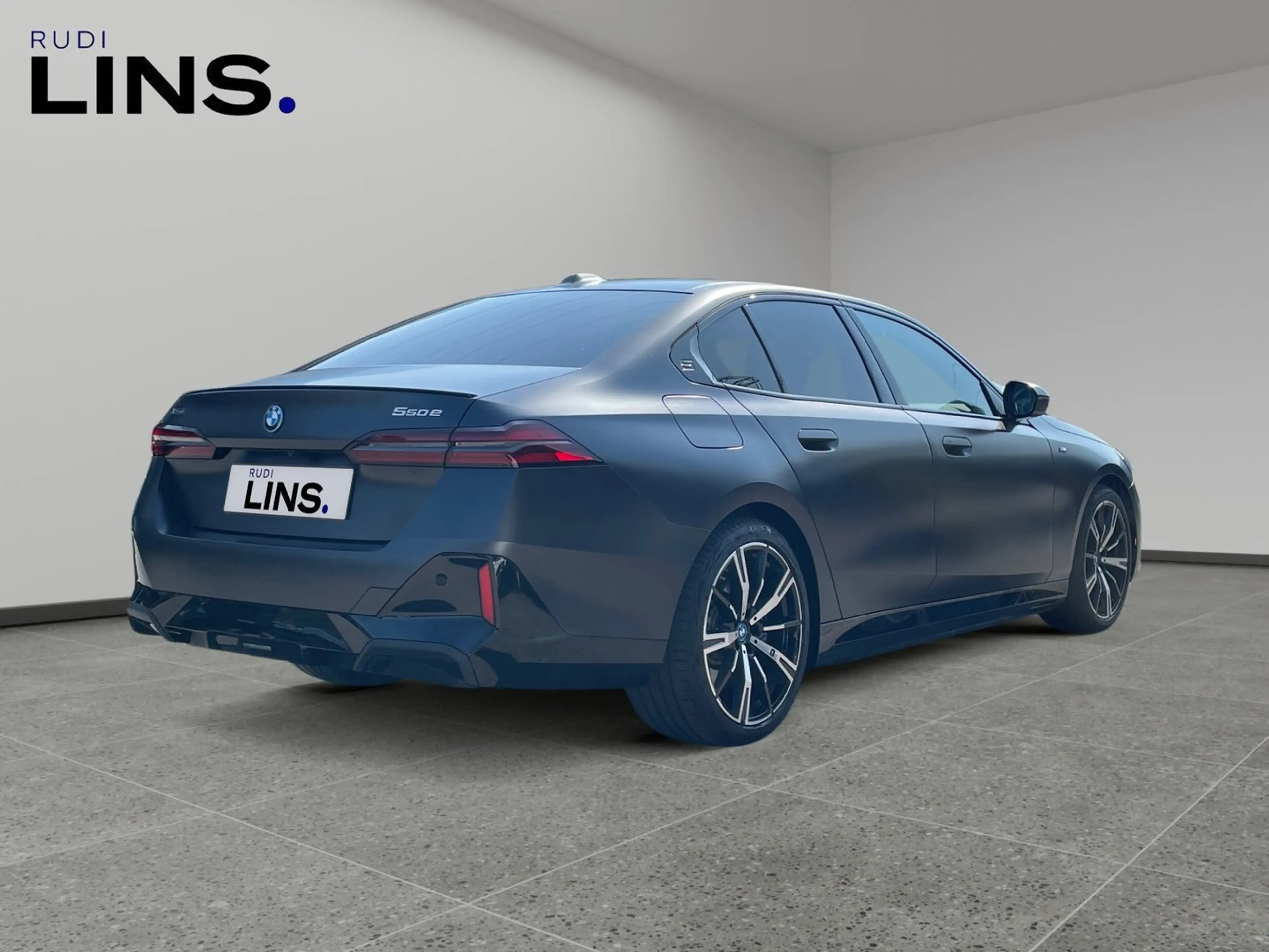 BMW 550 BMW 5 Limousine 550 e xDrive M Sport — photo 5