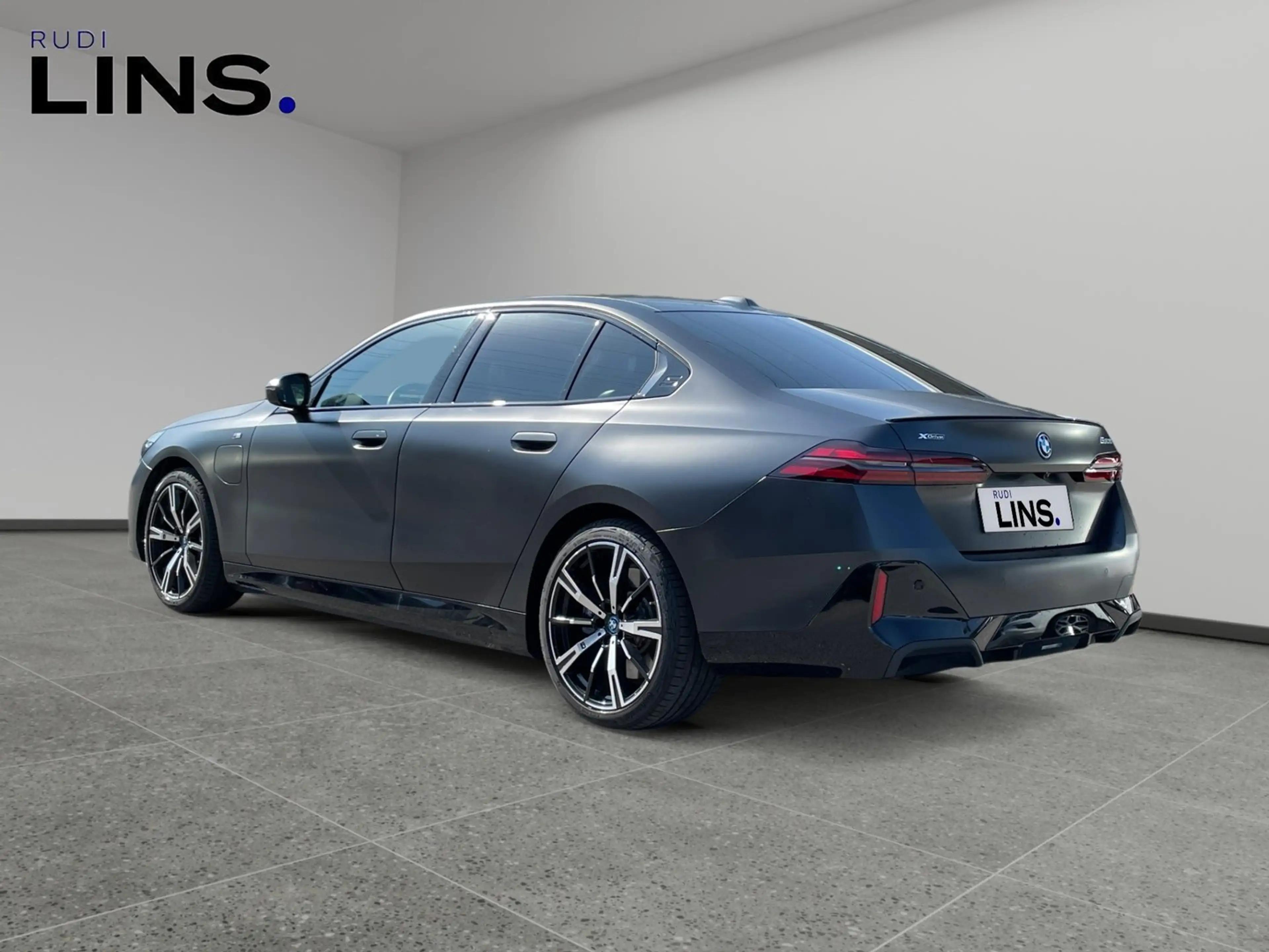 BMW 550 BMW 5 Limousine 550 e xDrive M Sport — photo 3