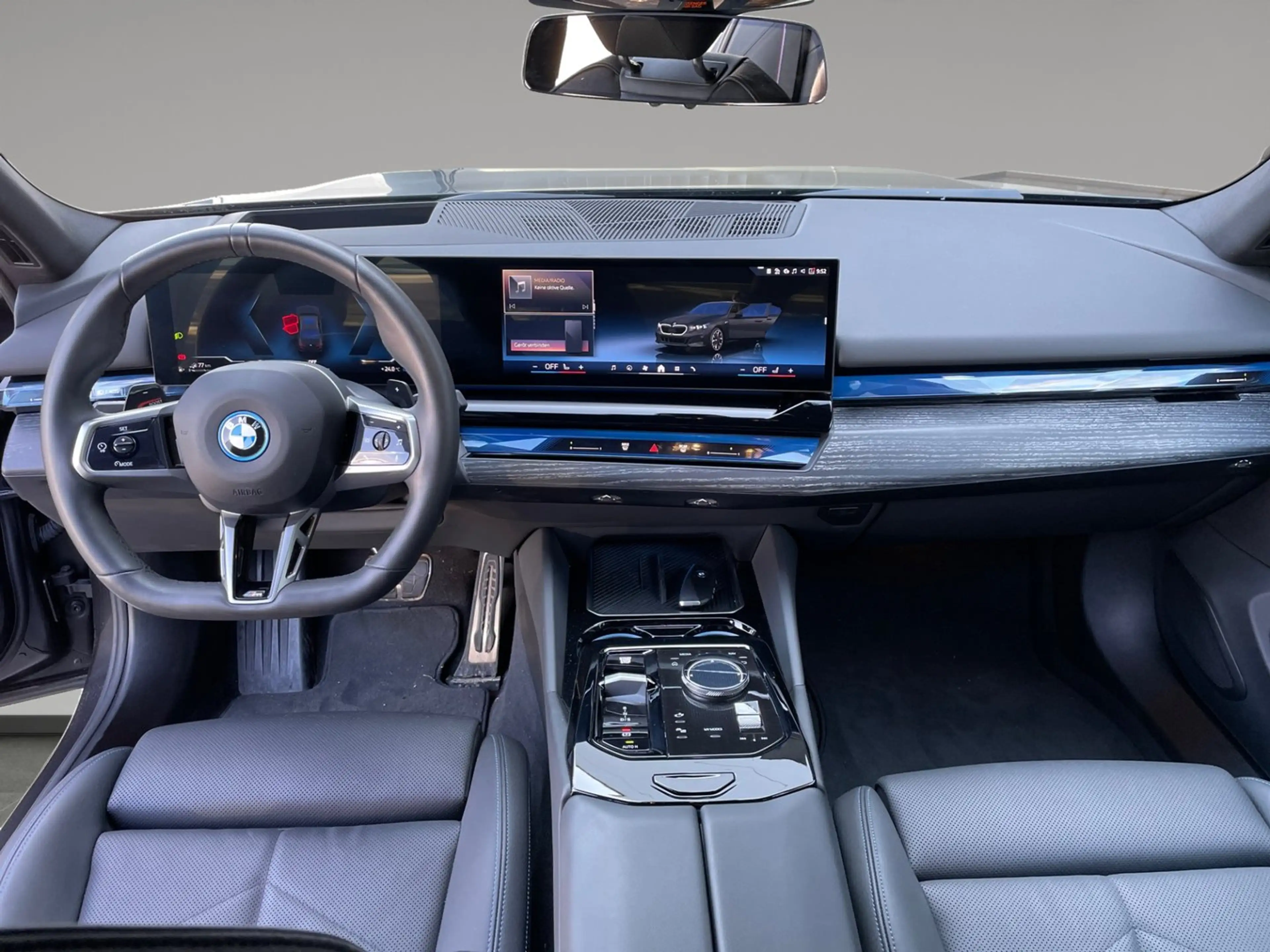 BMW 550 BMW 5 Limousine 550 e xDrive M Sport — photo 10