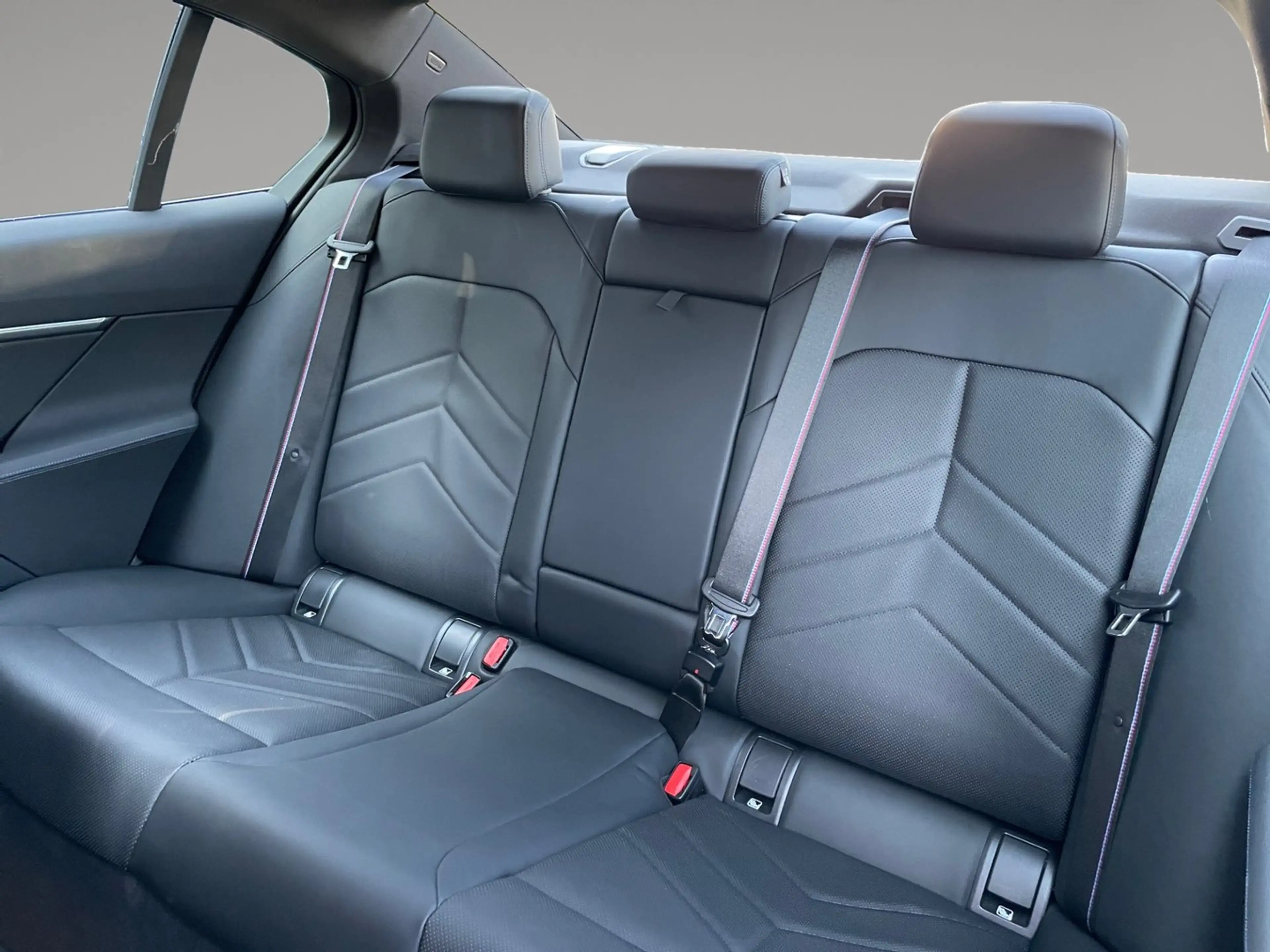 BMW 550 BMW 5 Limousine 550 e xDrive M Sport — photo 13