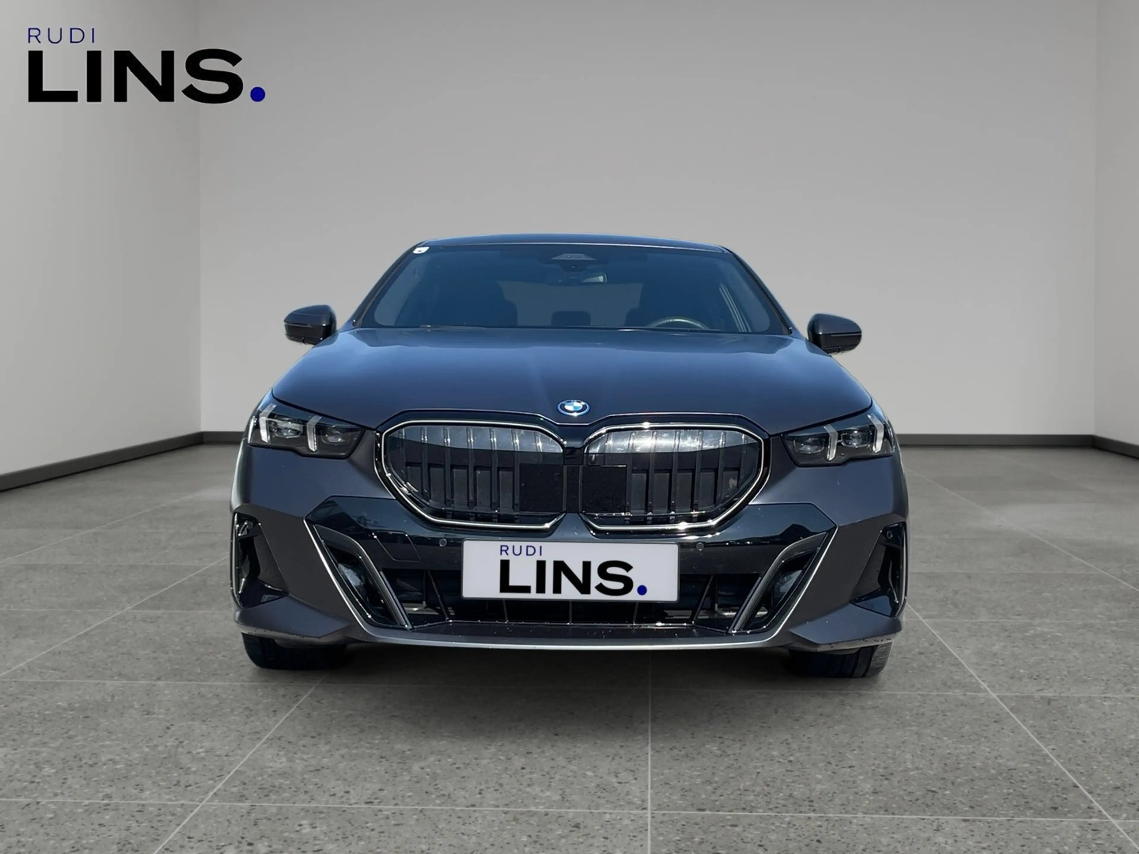 BMW 550 BMW 5 Limousine 550 e xDrive M Sport — photo 8