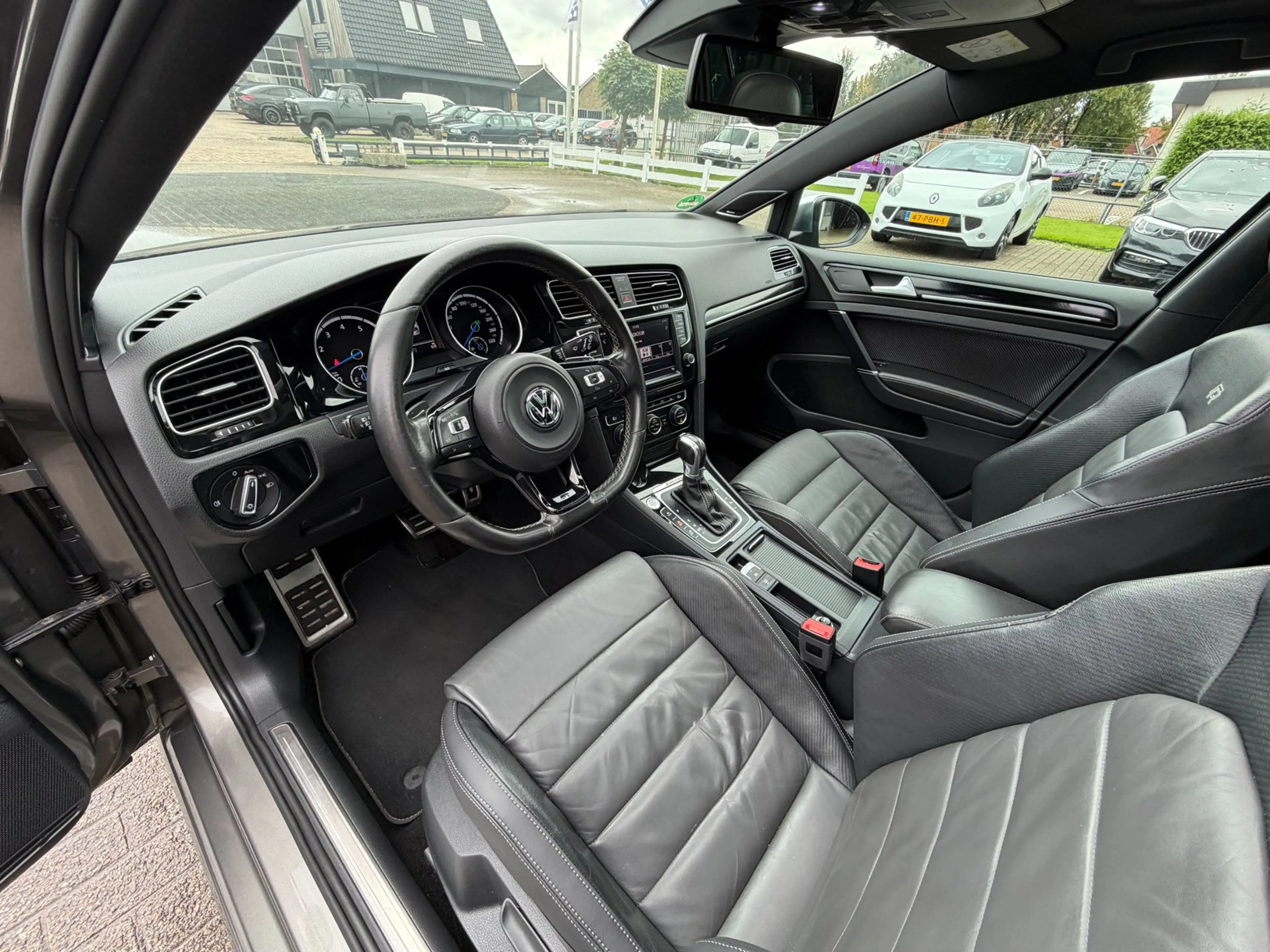 Volkswagen Golf R Variant 2.0 / PANO / LEER / ACC / DYN AUDIO — photo 24