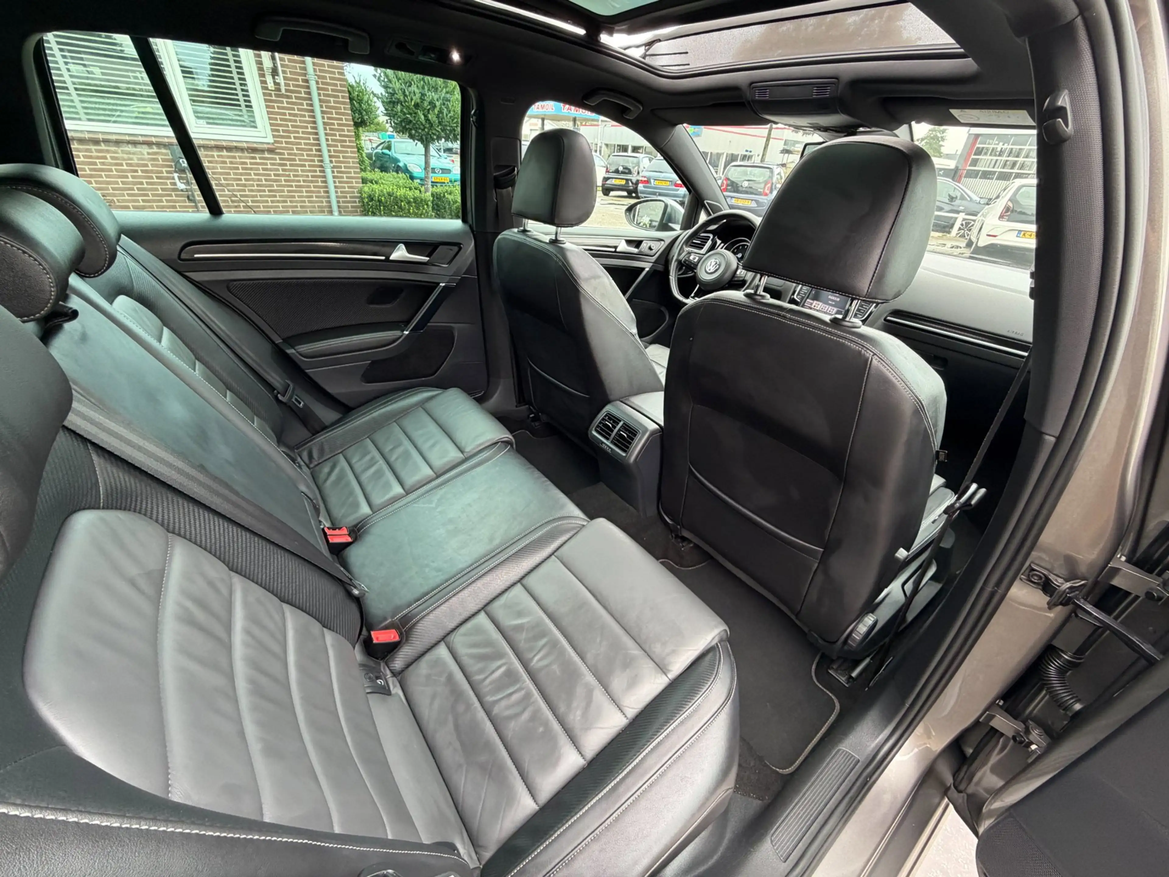 Volkswagen Golf R Variant 2.0 / PANO / LEER / ACC / DYN AUDIO — photo 36