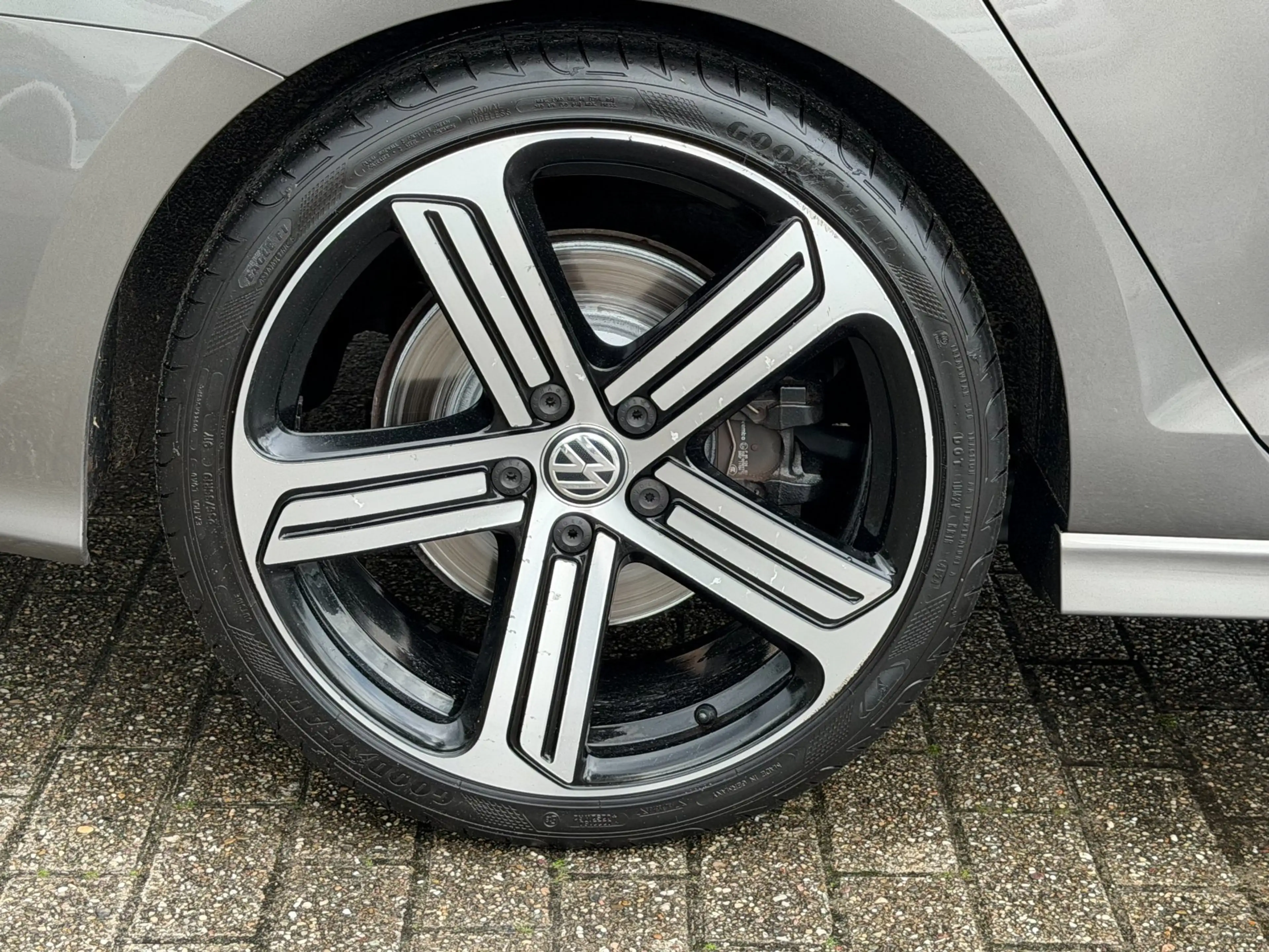 Volkswagen Golf R Variant 2.0 / PANO / LEER / ACC / DYN AUDIO — photo 17