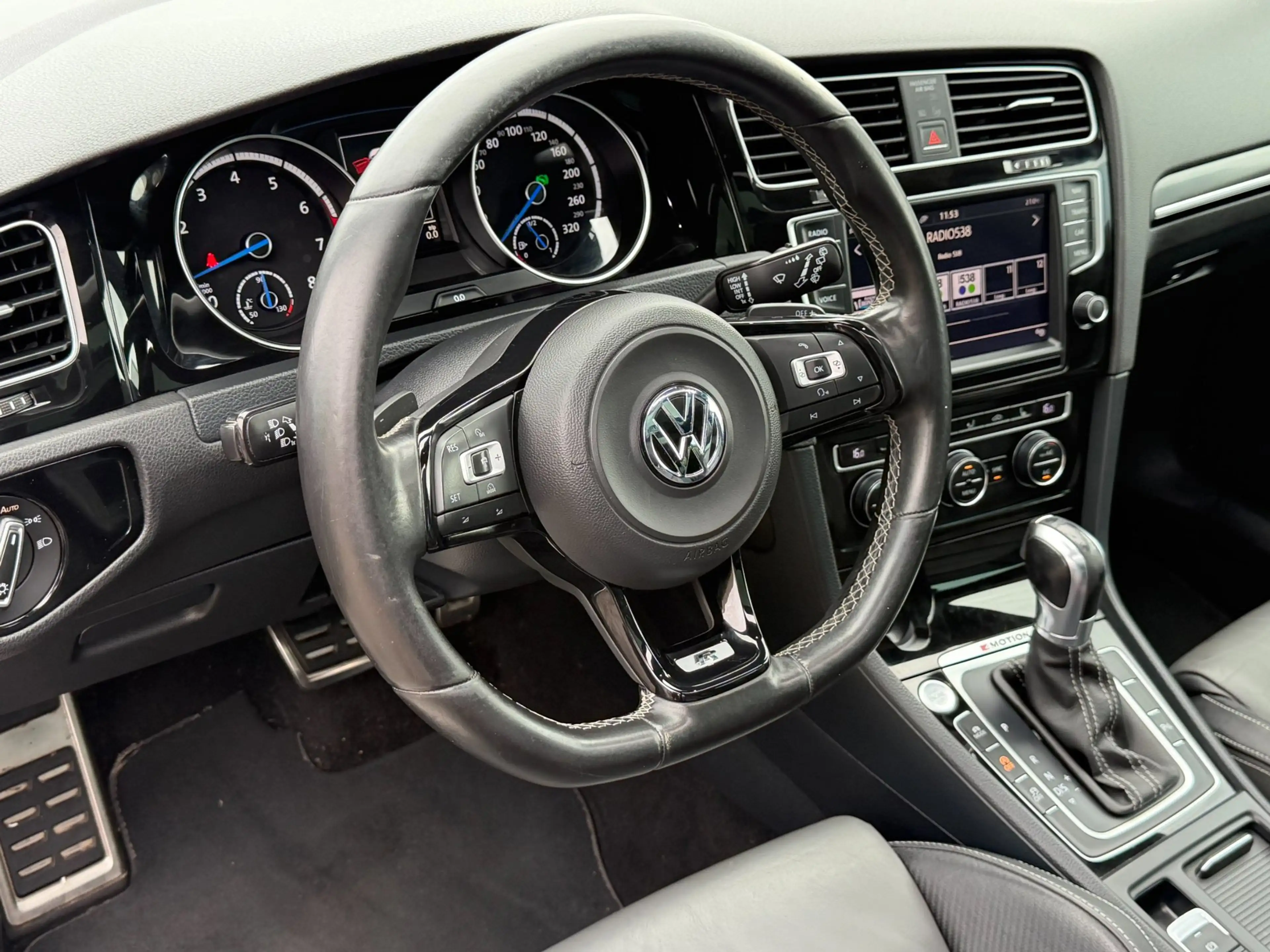 Volkswagen Golf R Variant 2.0 / PANO / LEER / ACC / DYN AUDIO — photo 28