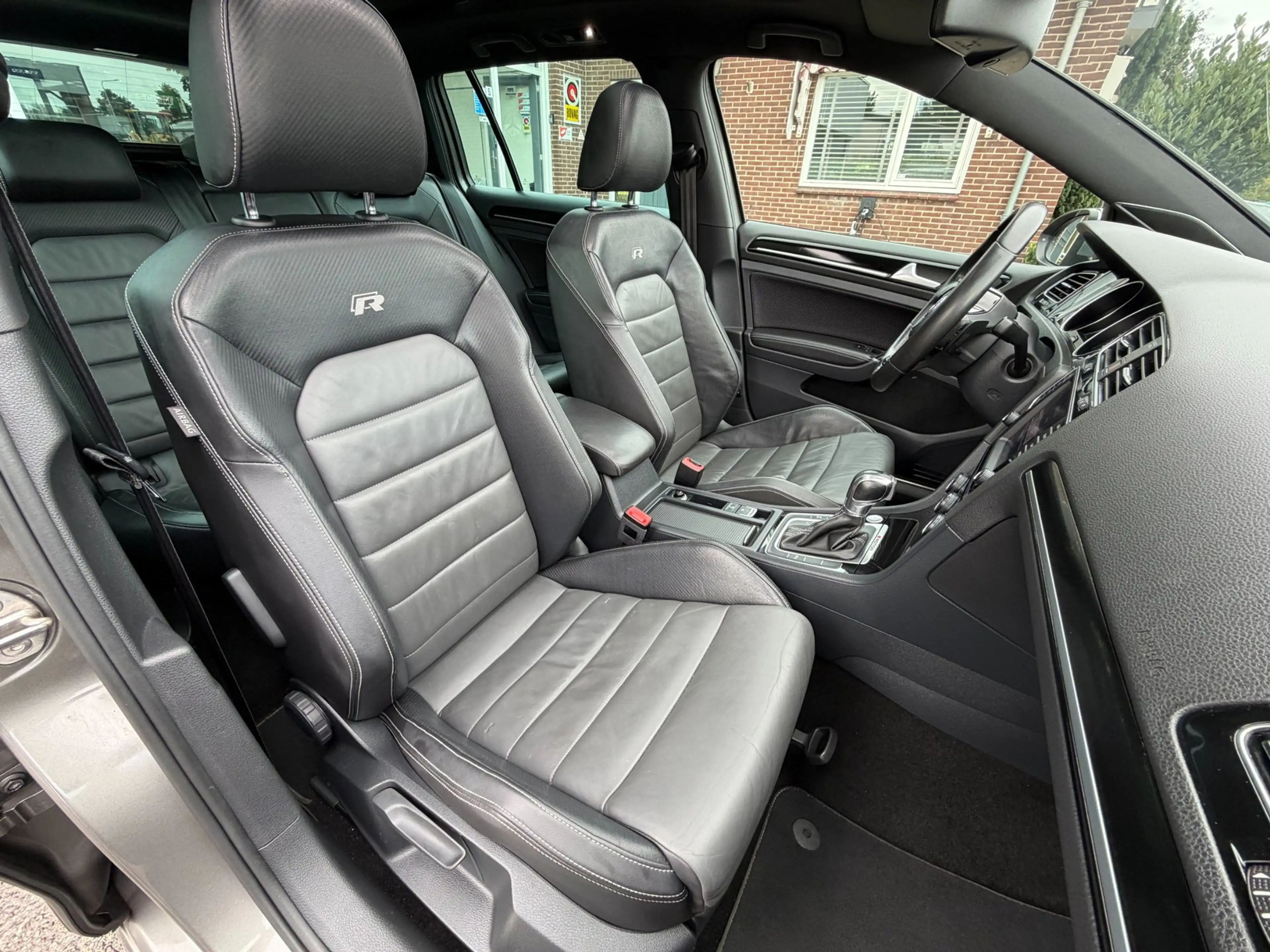 Volkswagen Golf R Variant 2.0 / PANO / LEER / ACC / DYN AUDIO — photo 33