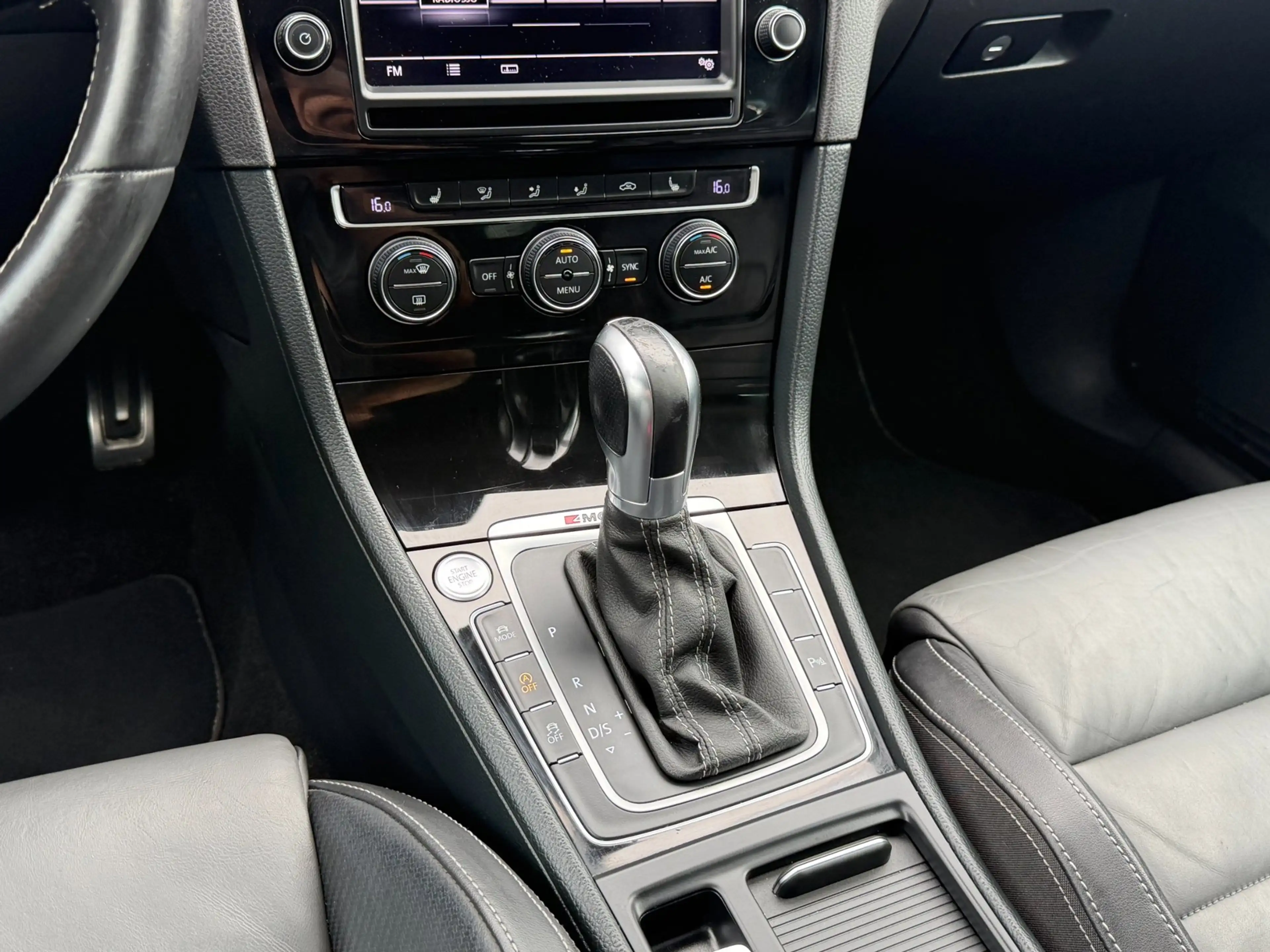 Volkswagen Golf R Variant 2.0 / PANO / LEER / ACC / DYN AUDIO — photo 44
