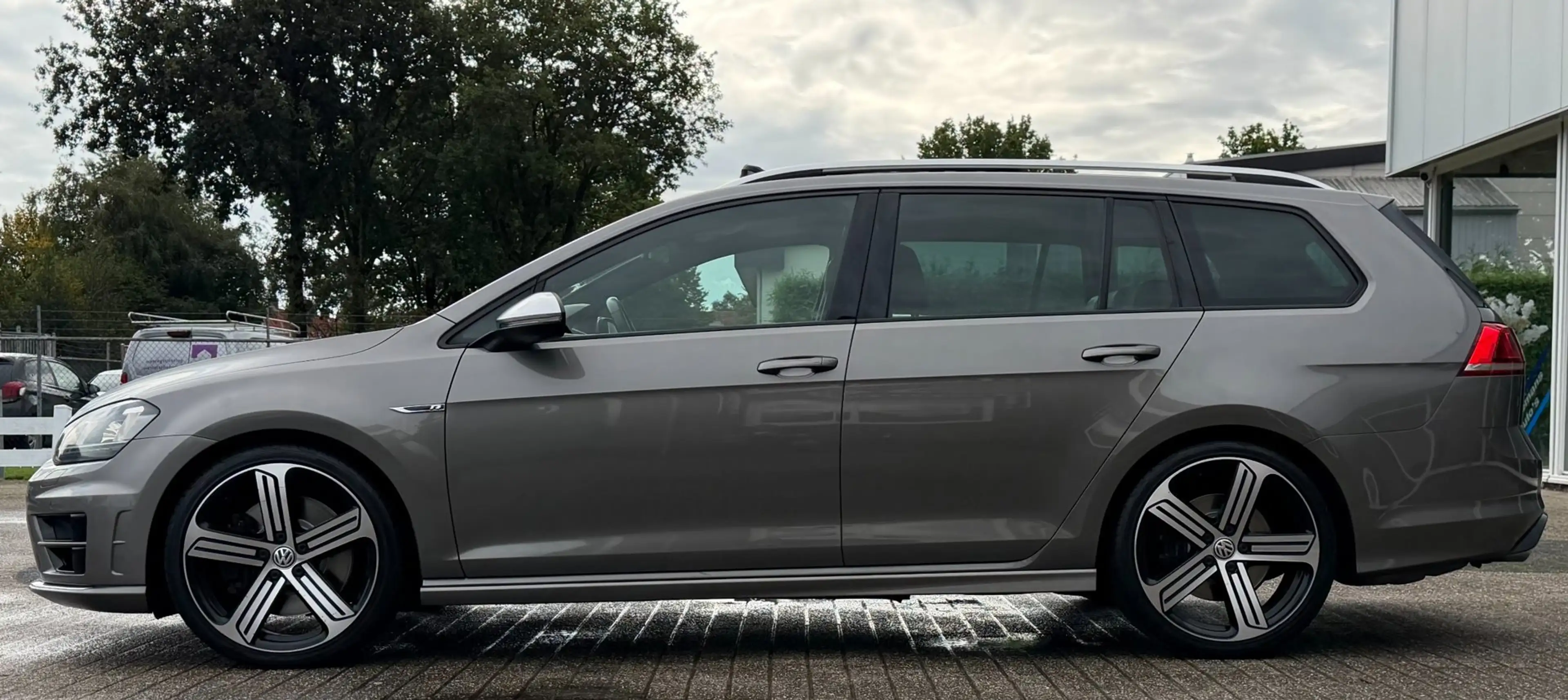 Volkswagen Golf R Variant 2.0 / PANO / LEER / ACC / DYN AUDIO — photo 8