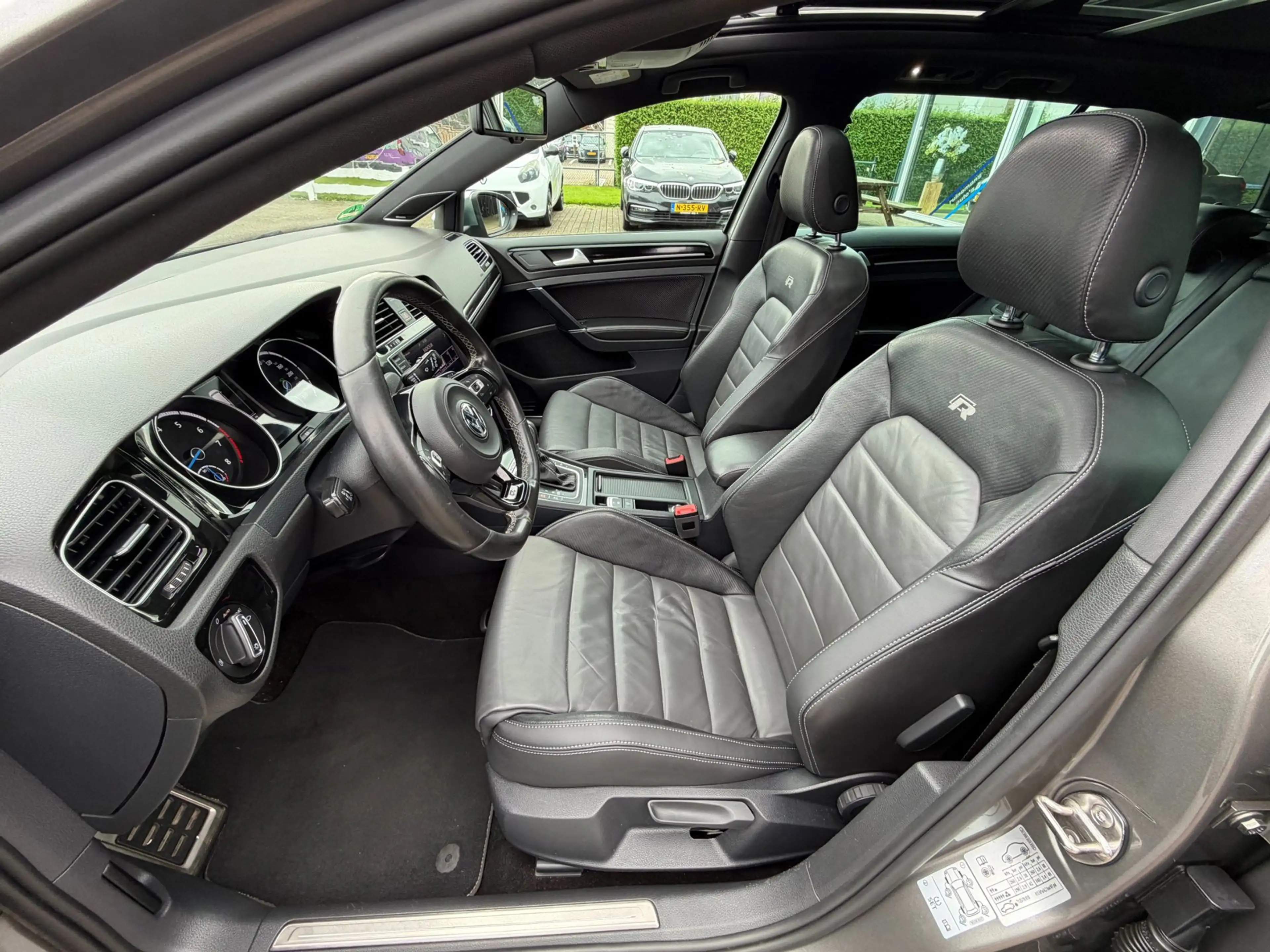 Volkswagen Golf R Variant 2.0 / PANO / LEER / ACC / DYN AUDIO — photo 22
