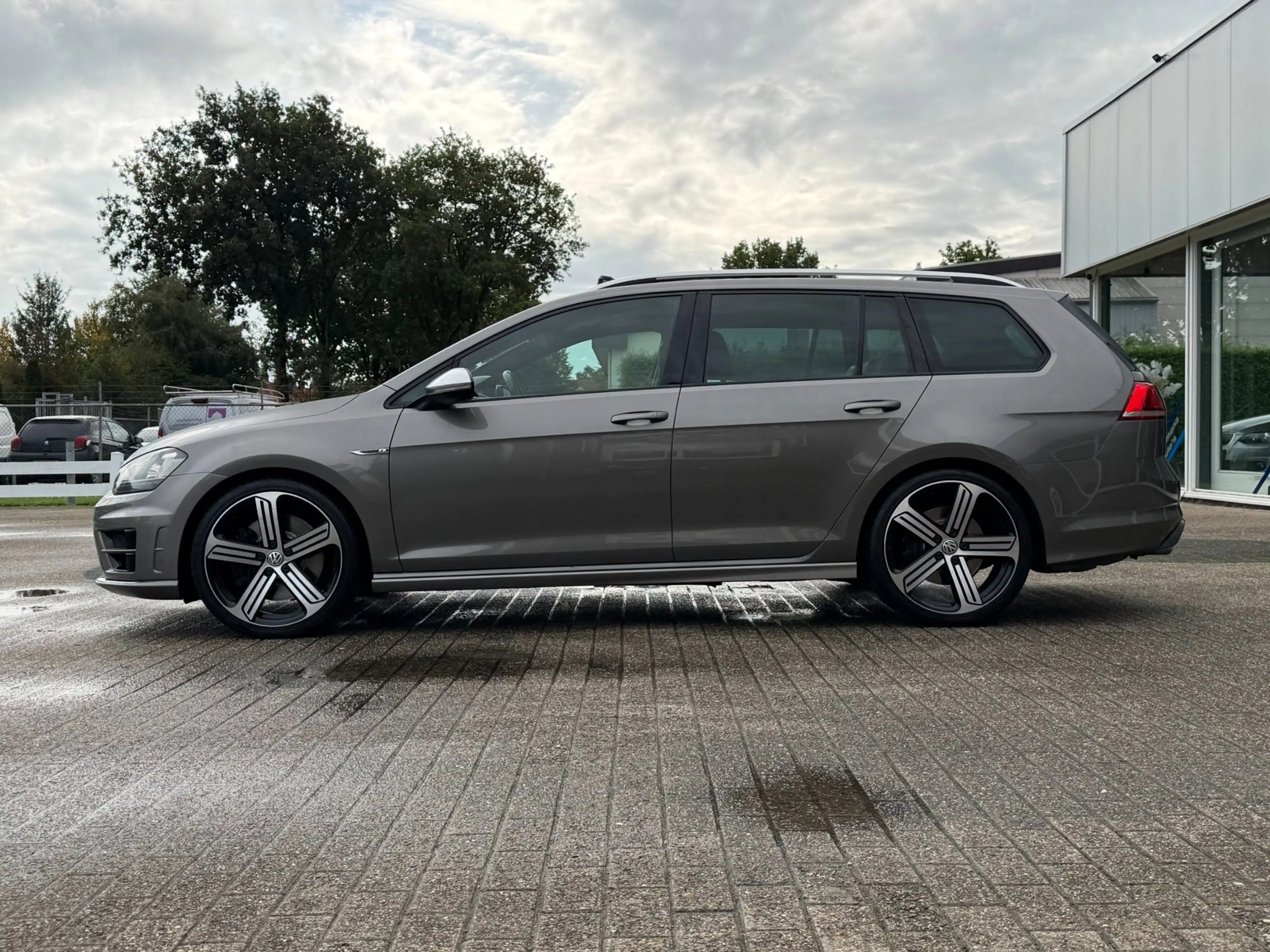 Volkswagen Golf R Variant 2.0 / PANO / LEER / ACC / DYN AUDIO — photo 9